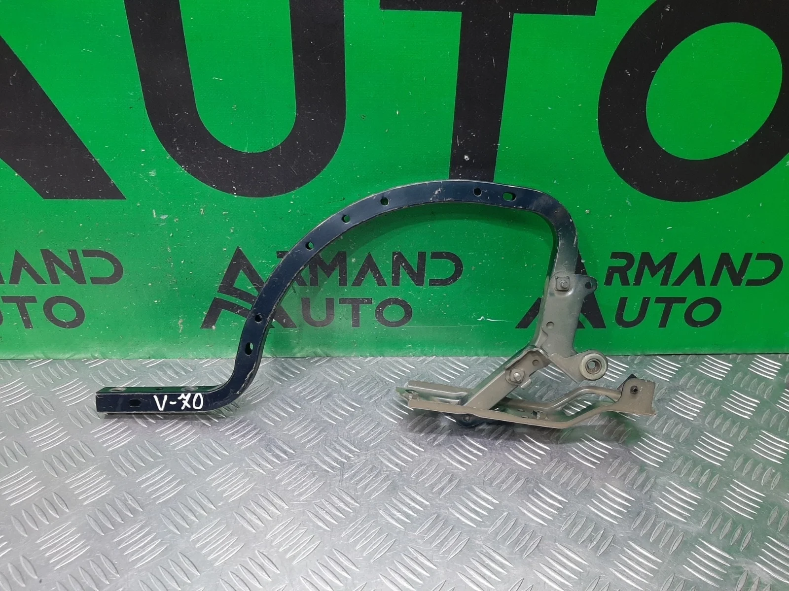 Петля крышки багажника TOYOTA CAMRY 2017-нв 6452033071 8 XV70, левая