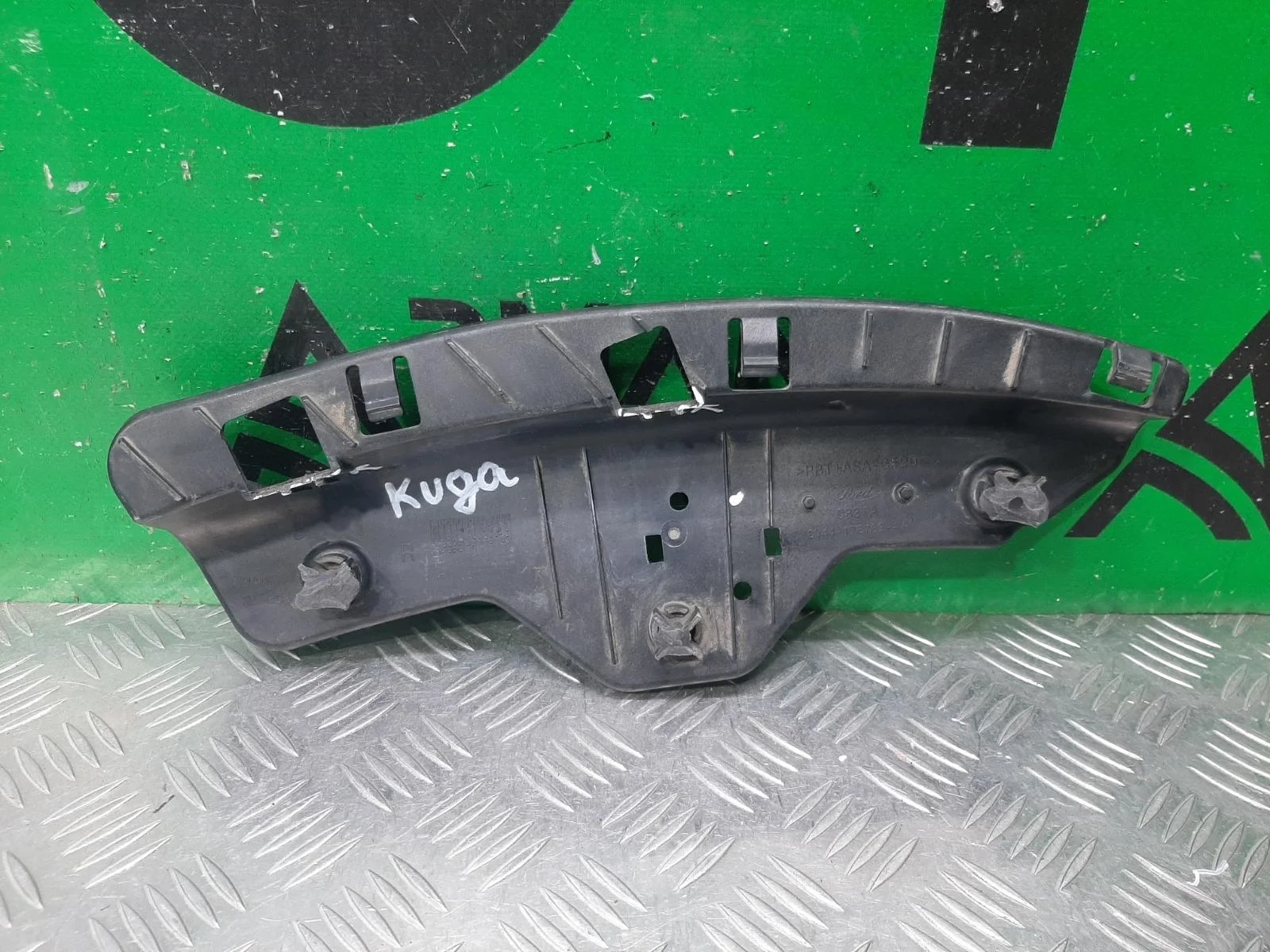 Кронштейн фары FORD KUGA 2012-2016 5238310 2 CBS, правый