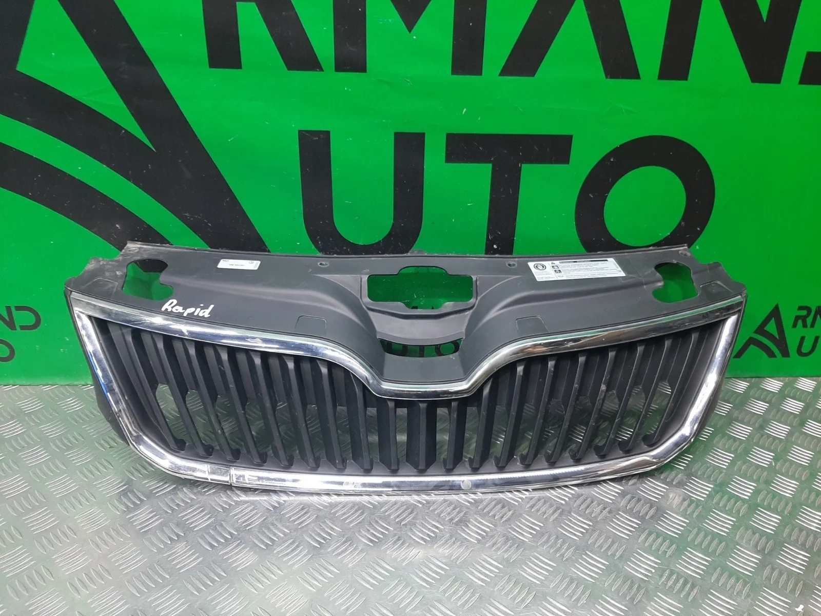 Решетка радиатора SKODA RAPID 2014-2020 5JA8536689B9 1