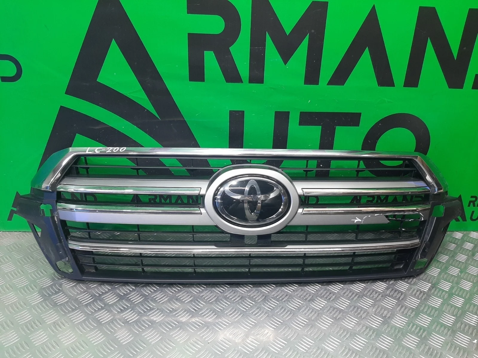 Решетка радиатора TOYOTA LAND CRUISER 2015-2021 PZ32760129 200