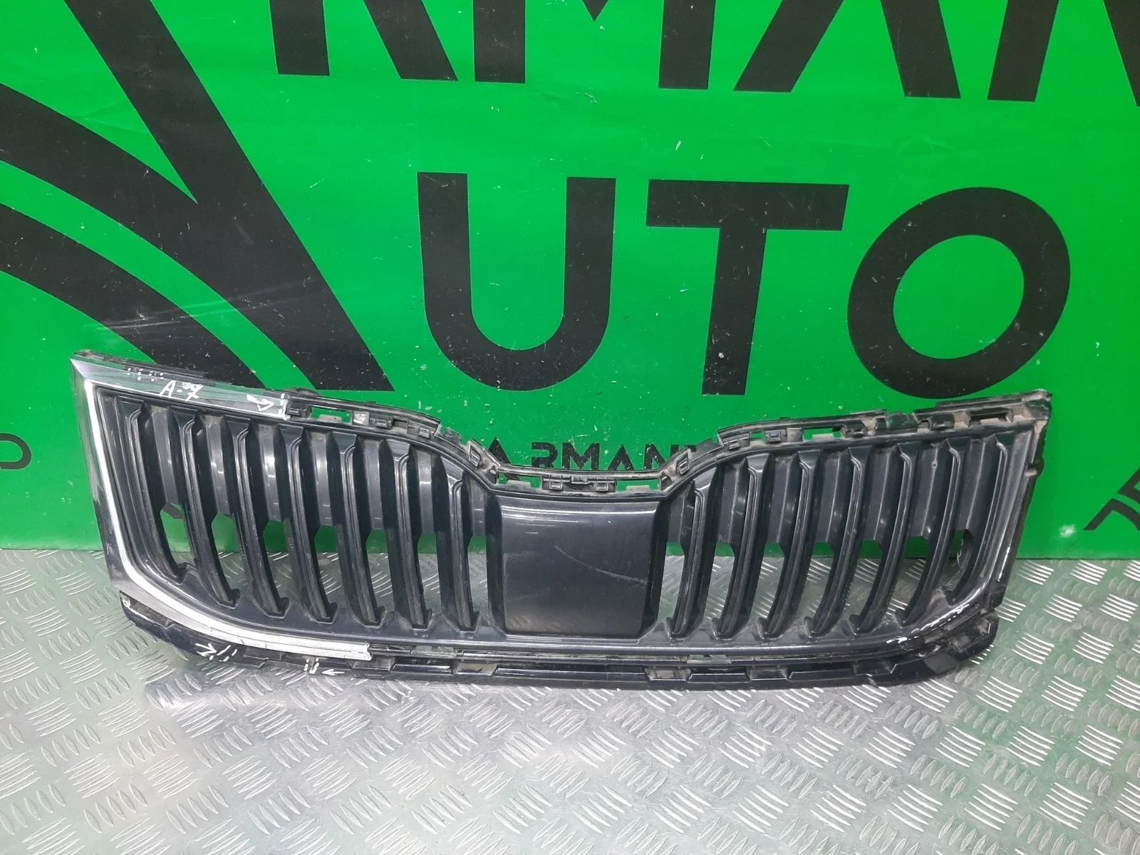 Решетка радиатора SKODA OCTAVIA 2017-2020 5E0853653C041 3 A7 (5E)