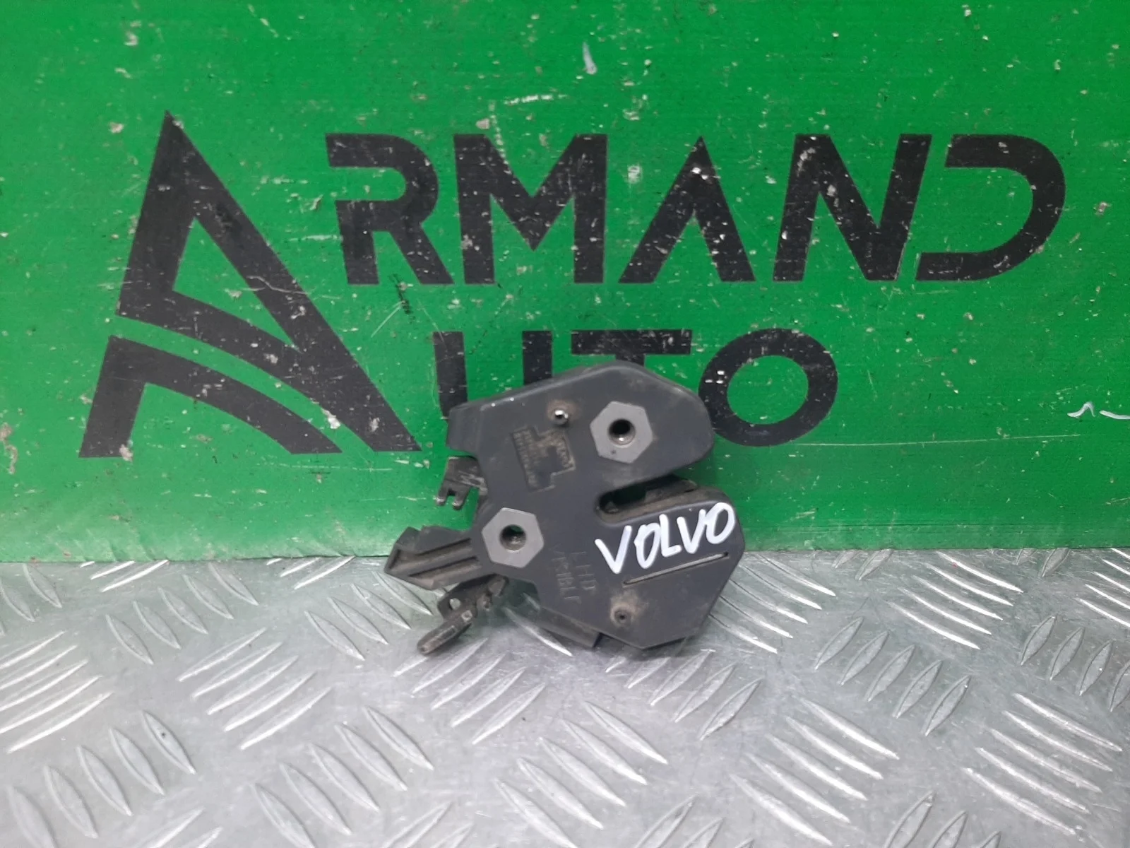 Замок капота Volvo XC90 2002-2014 31218474 1