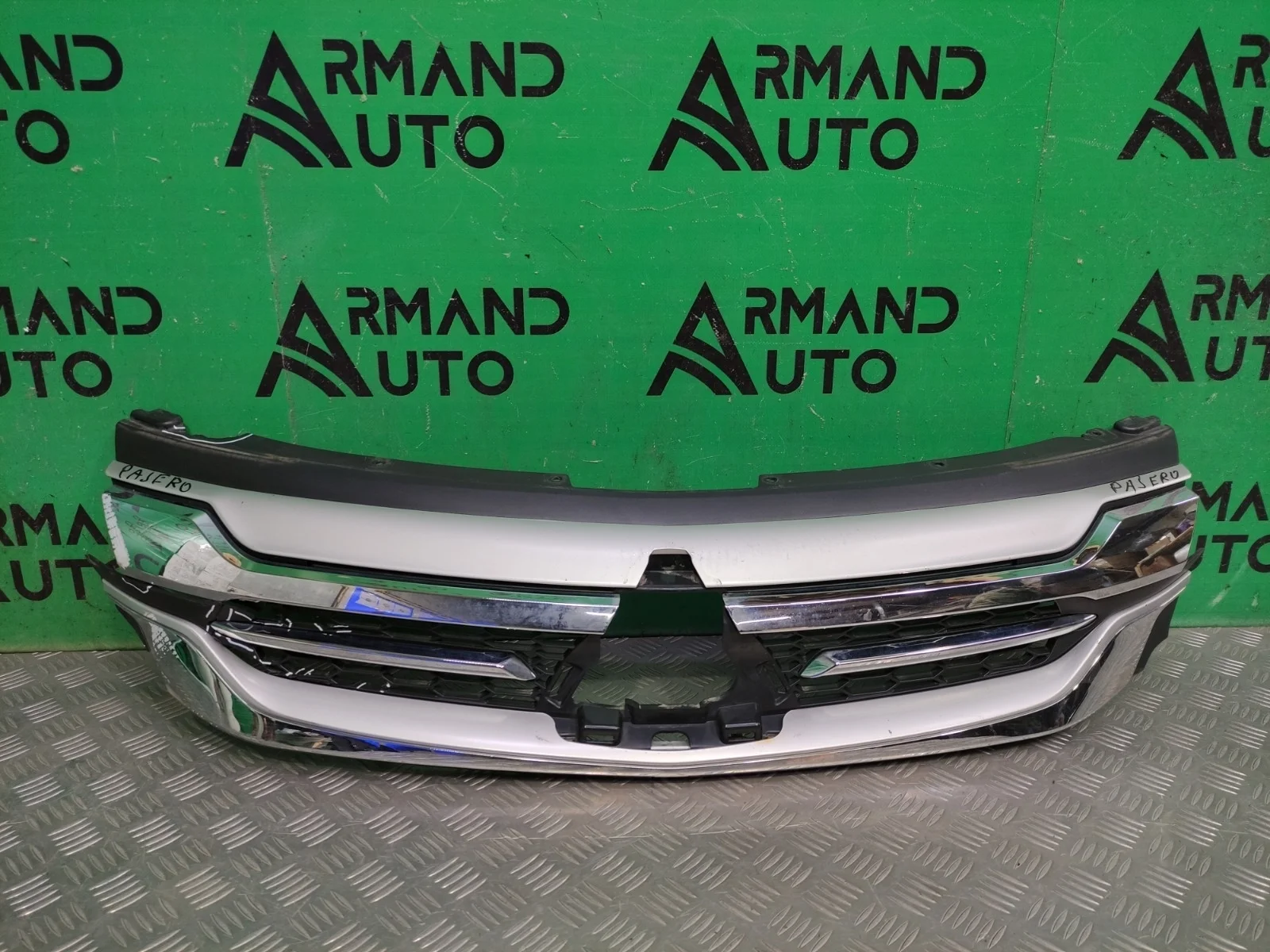 Решетка радиатора Mitsubishi Pajero Sport 2015-2021 7450A960 3