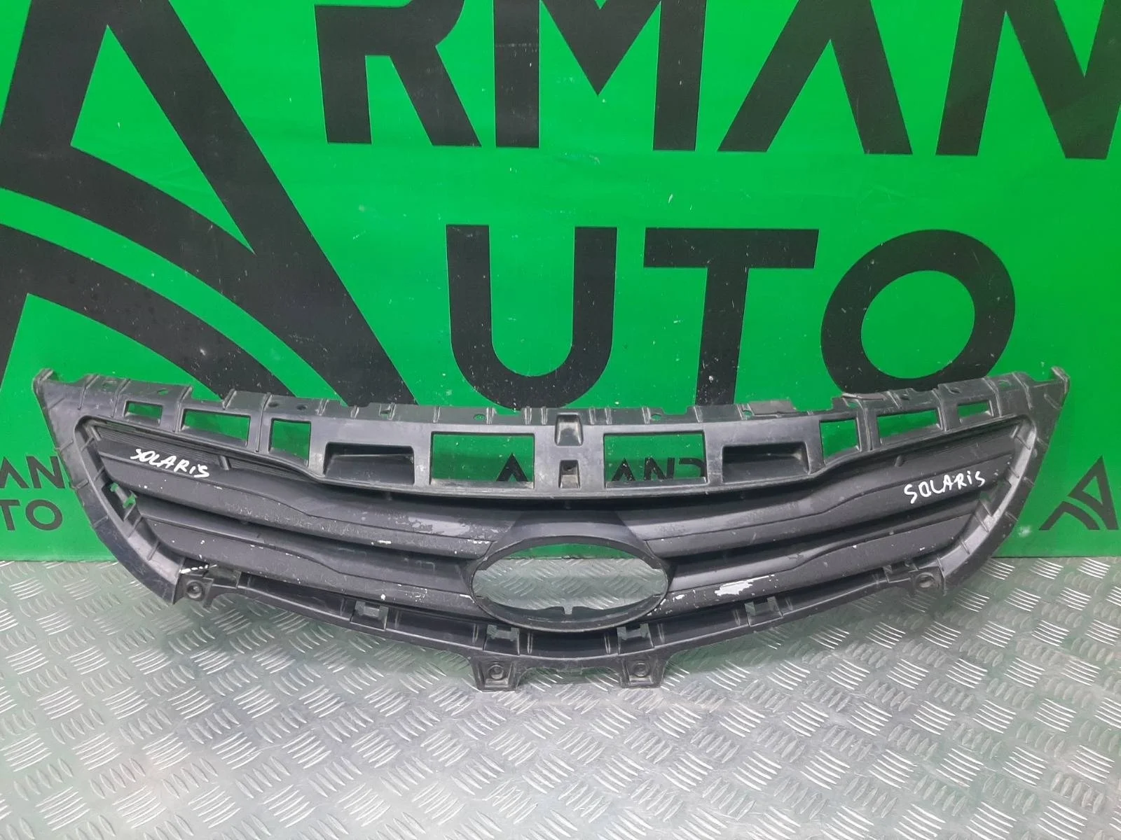 Решетка радиатора Hyundai Solaris 2014-2017 863504L500 1