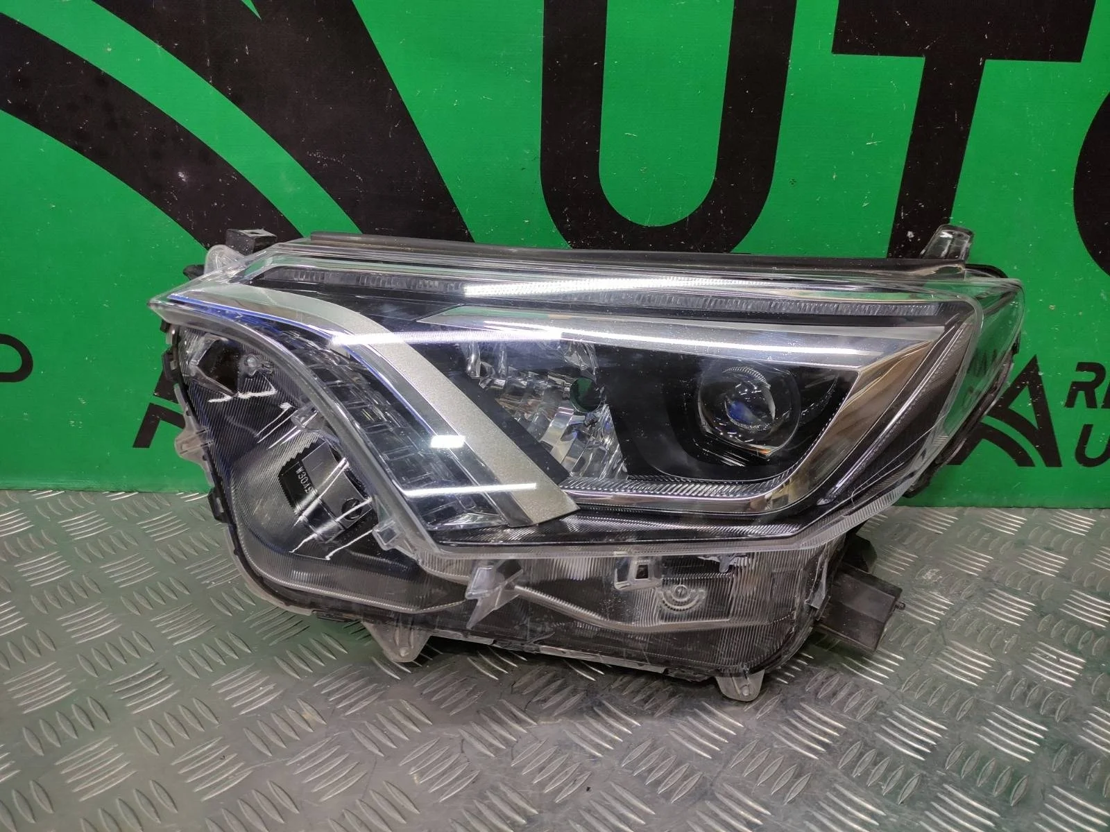 Фара Toyota RAV4 2015-2019 8118542680 4 CA40, левая