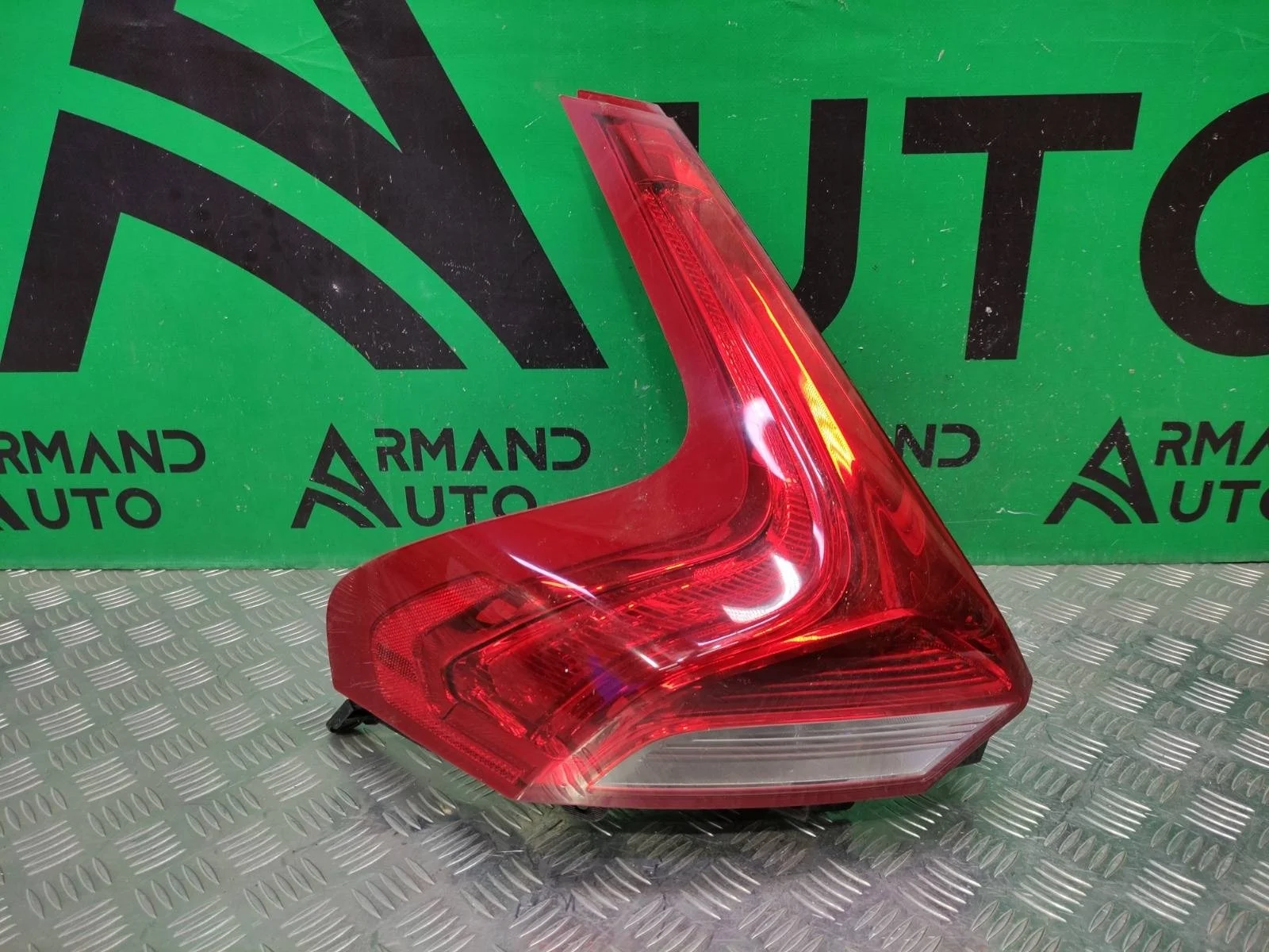 Фонарь Volvo V40 2012-2020 31395844 2, левый