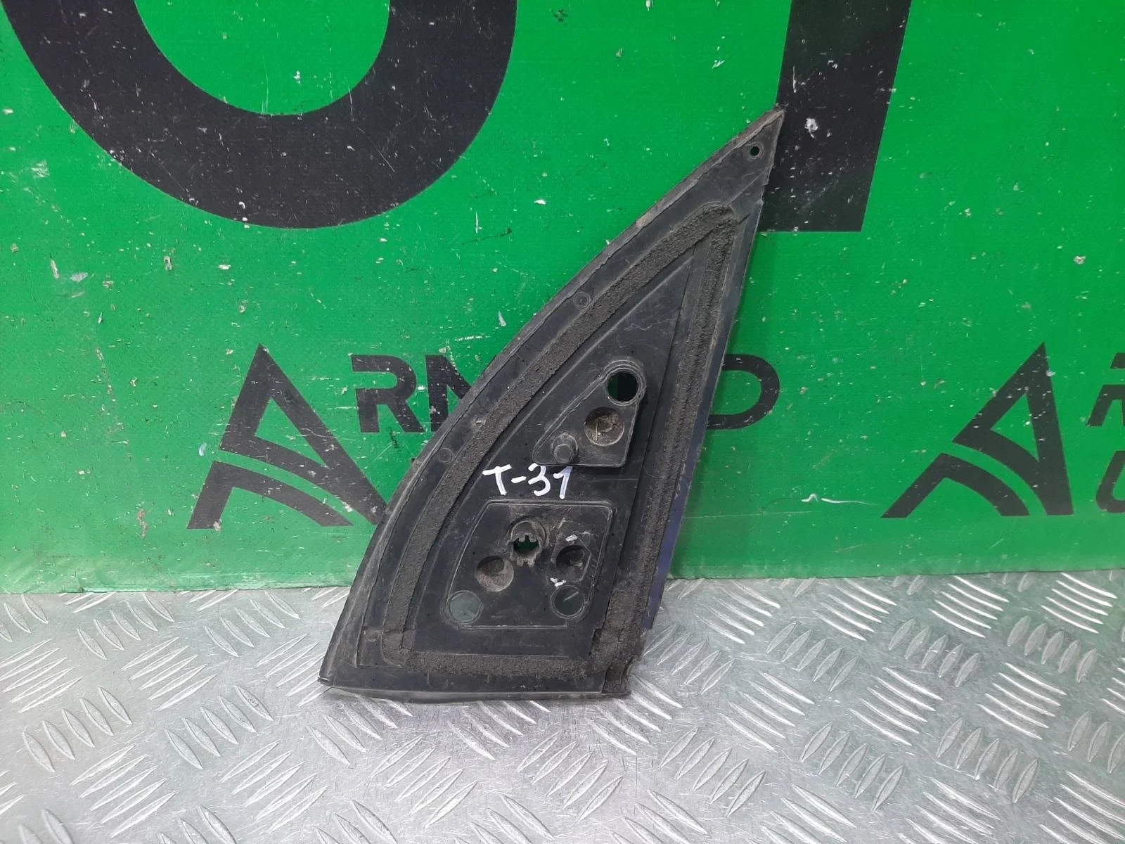 Кронштейн зеркала Nissan X-Trail 2010-2015 963013UY0A 2 T31, правый