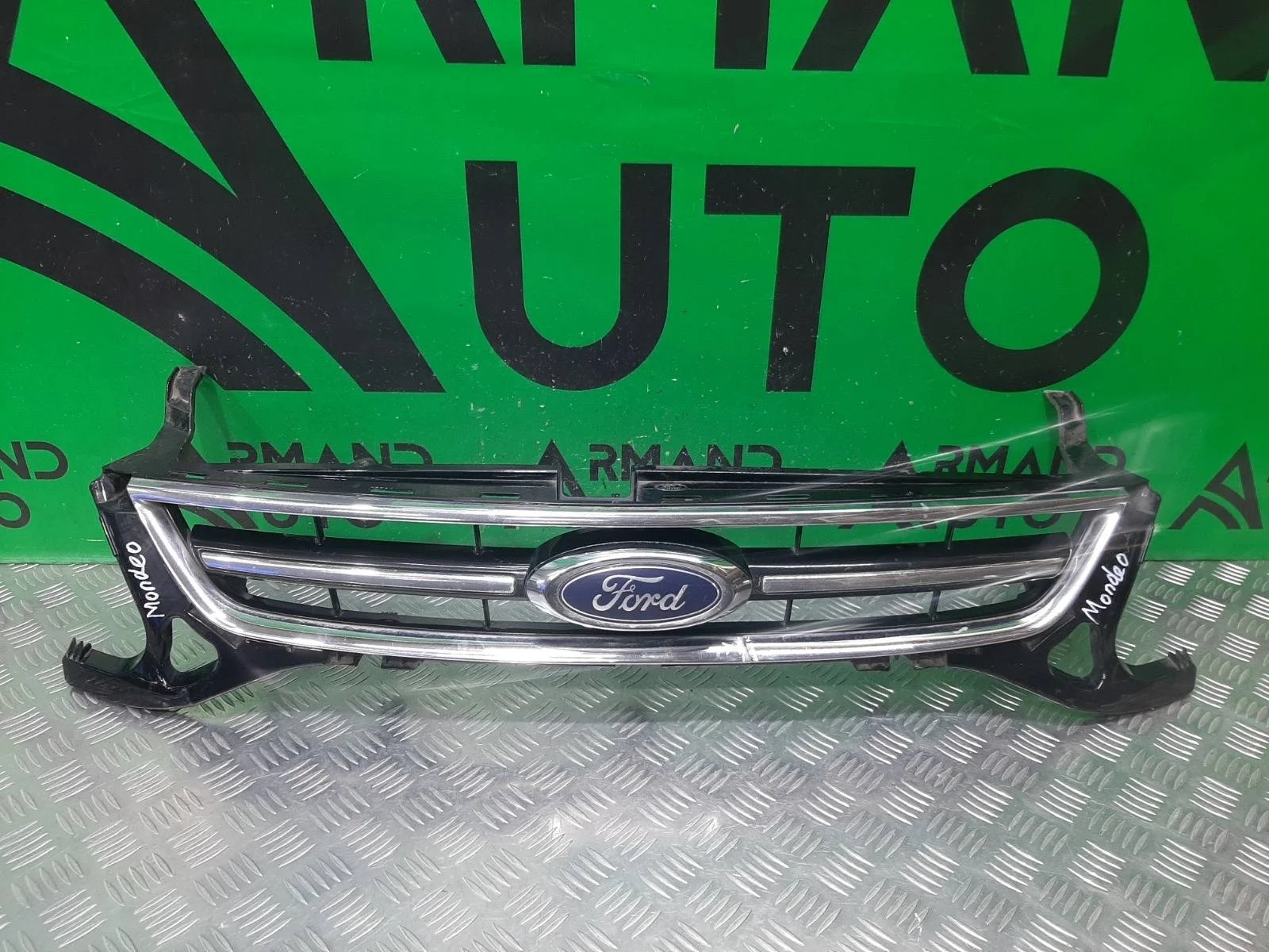 Решетка радиатора Ford Mondeo 2010-2014 1736150 4