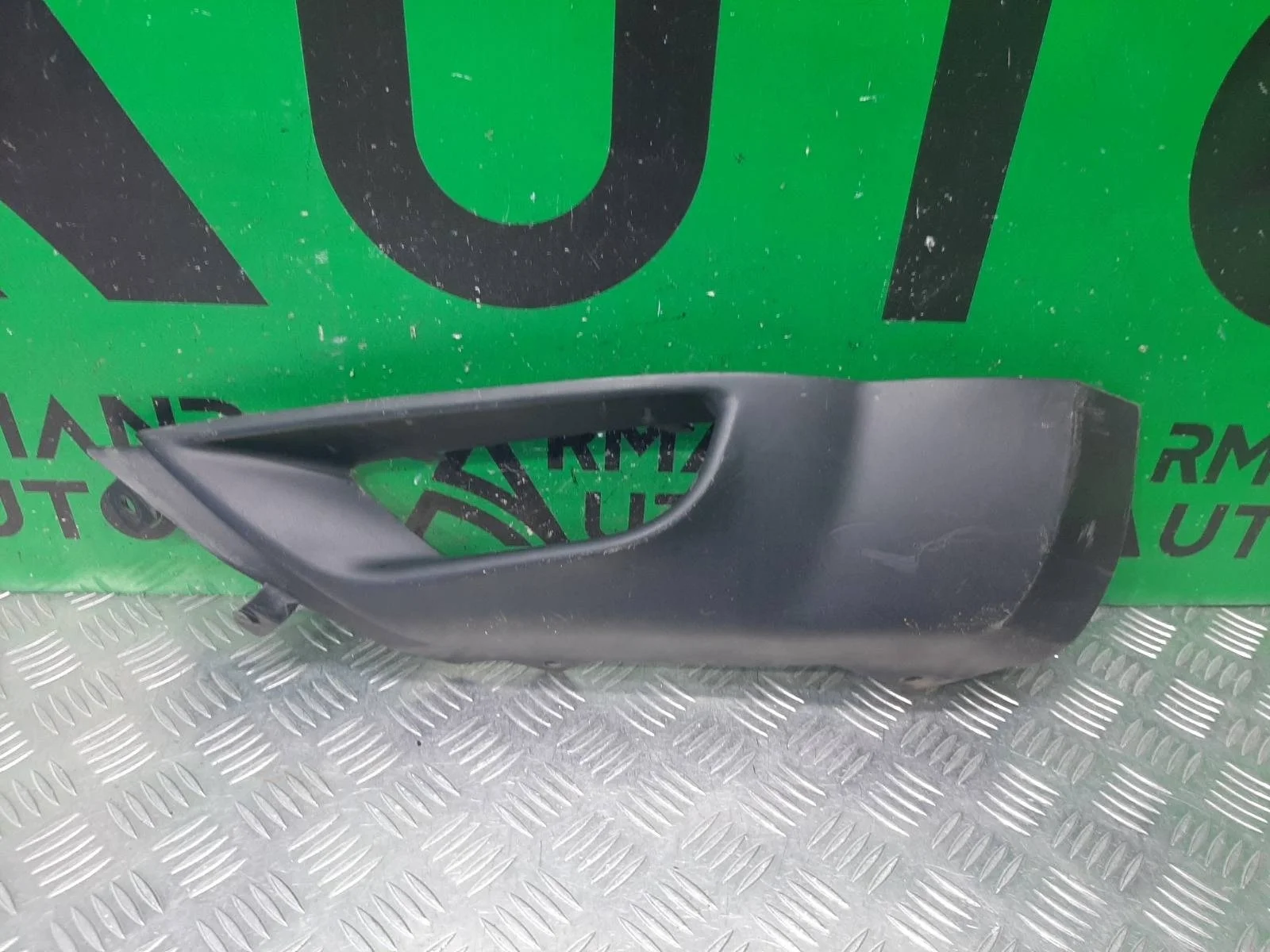Накладка бампера Mitsubishi Outlander 2005-2009 6400A469 2 XL, передняя левая