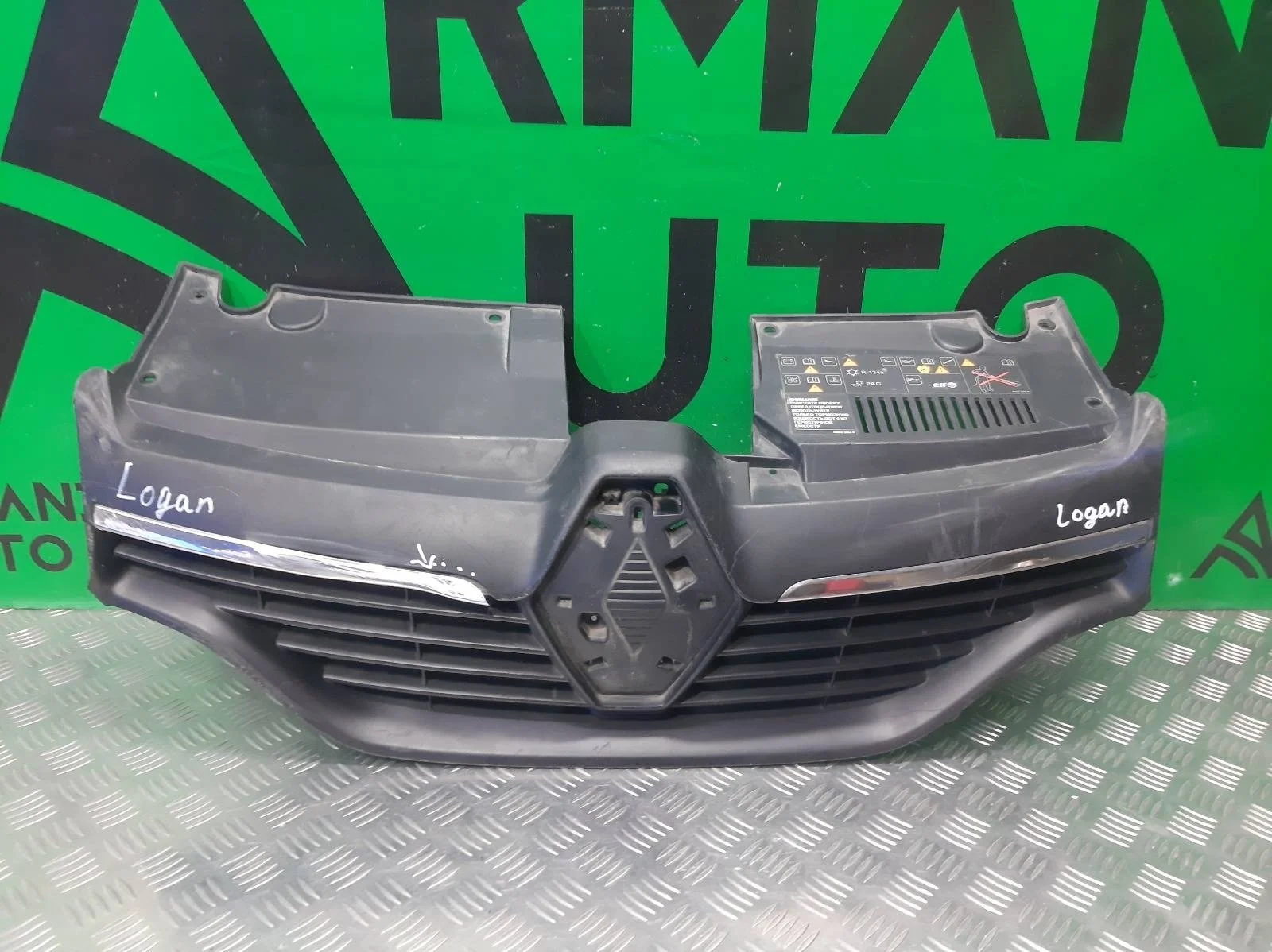 Решетка радиатора Renault Logan 2012-2018 623105727R 2
