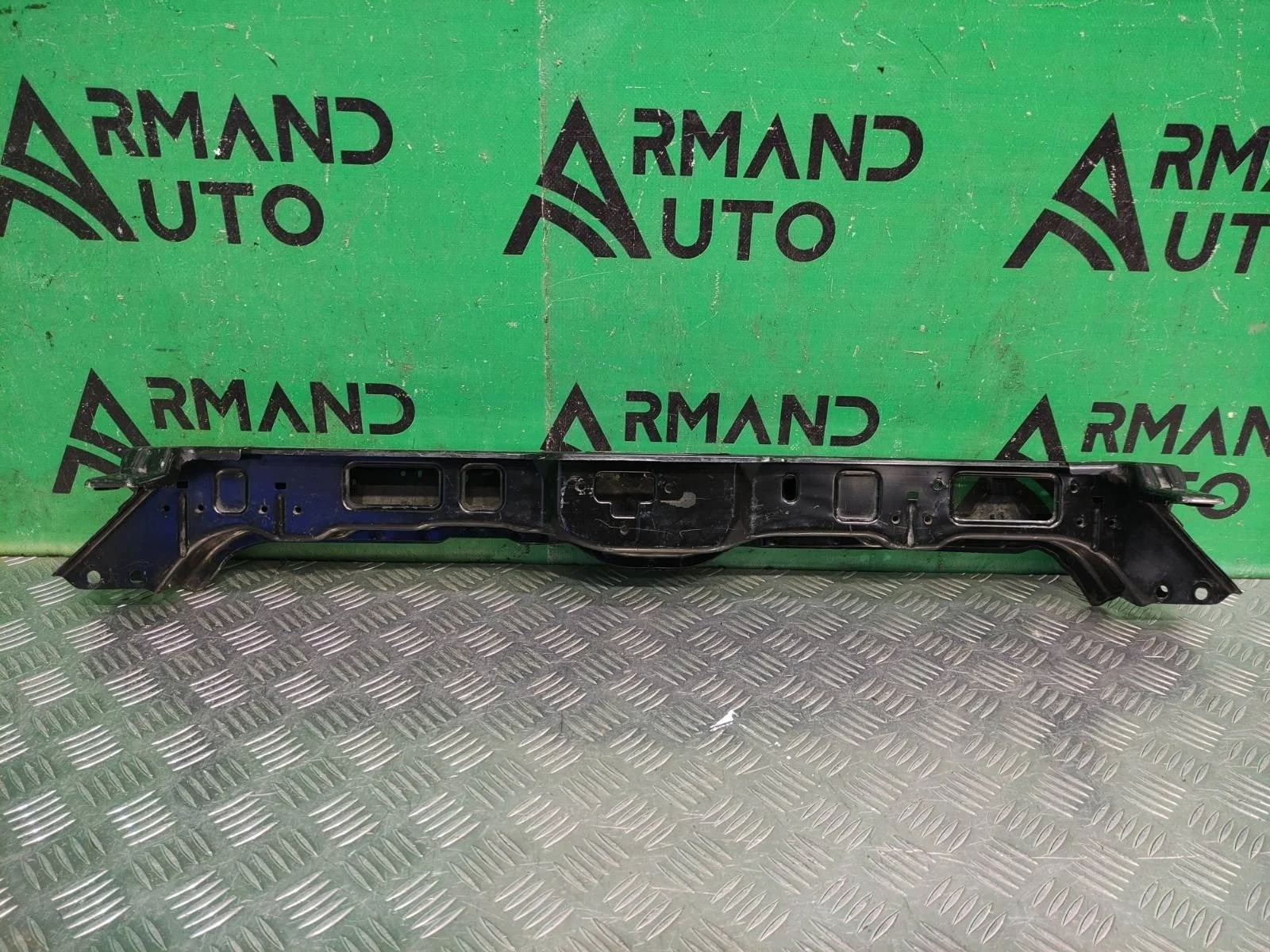 Панель передняя (суппорт радиатора) верхняя Kia Soul 2013-2019 64101B2000 2 PS