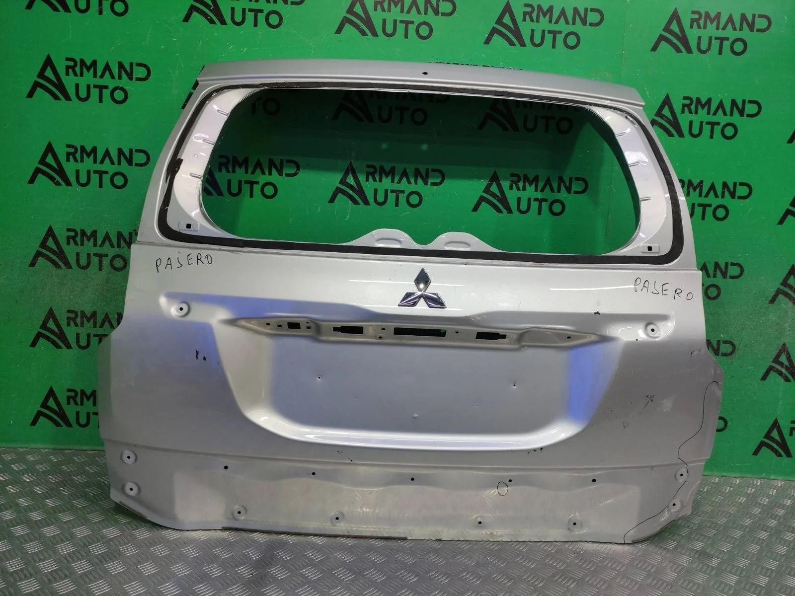 Дверь багажника Mitsubishi Pajero Sport 2015-2021 5801B684 3