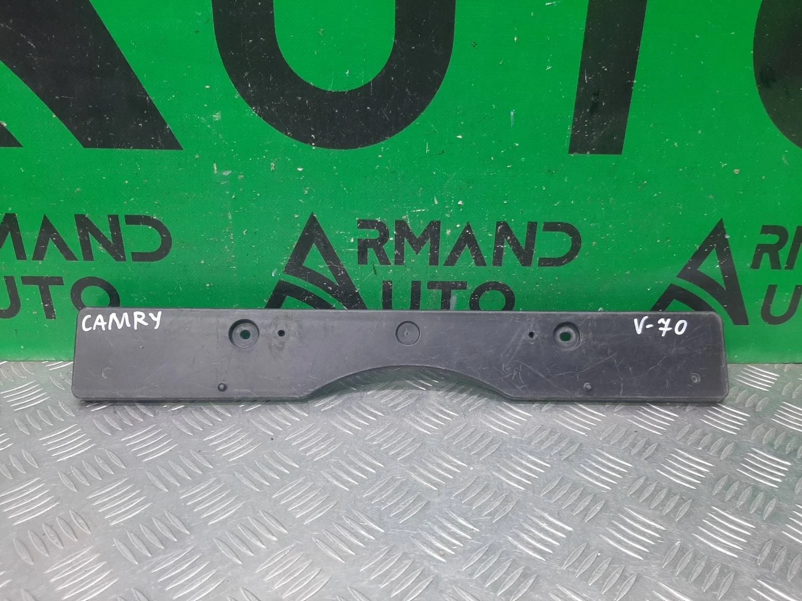 Площадка под Гос номер toyota Camry 2014-2017 5310233040 7 XV50, передняя
