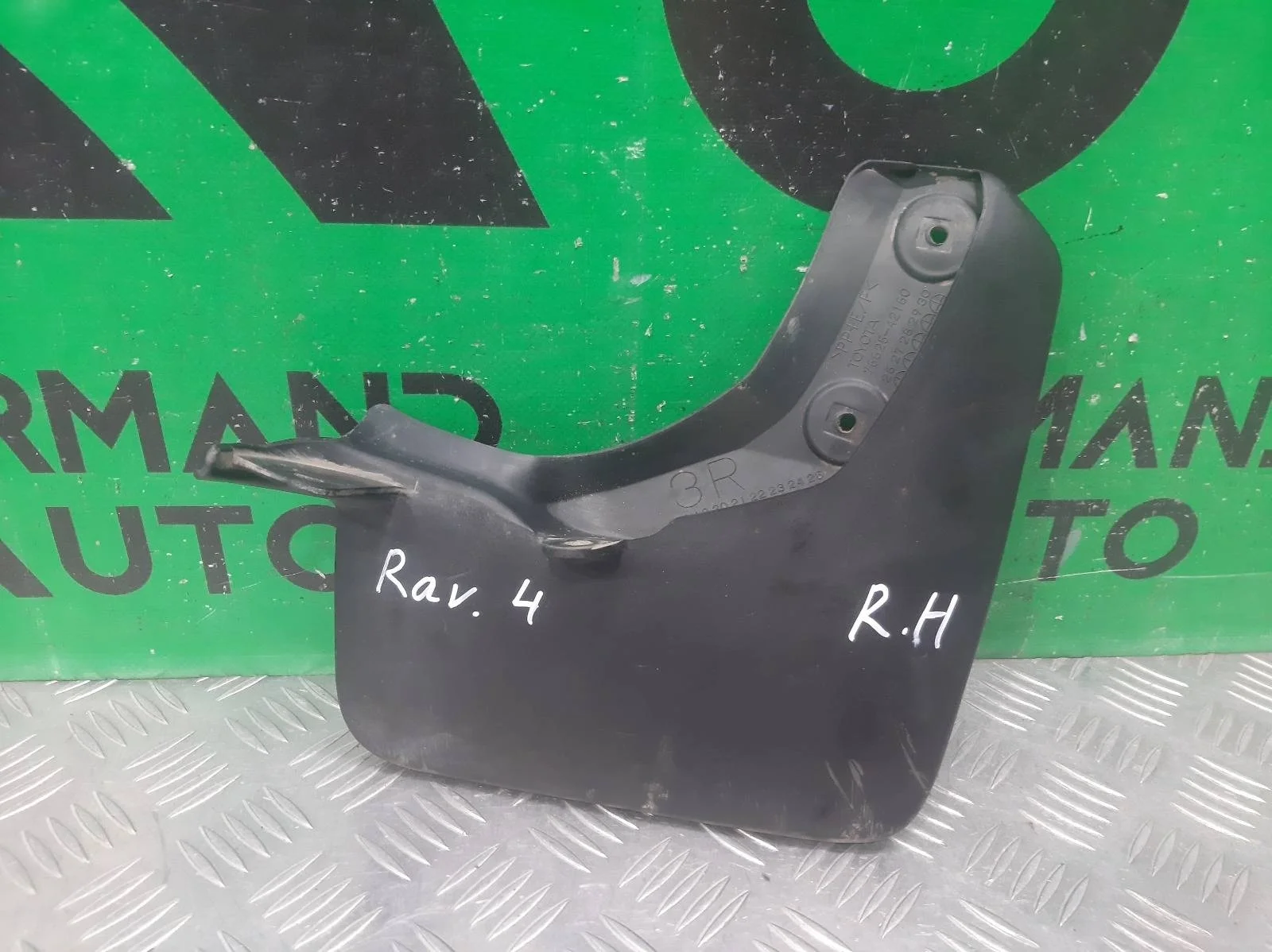 Брызговик Toyota RAV4 2018-нв 7662542160 5 XA50, задний правый