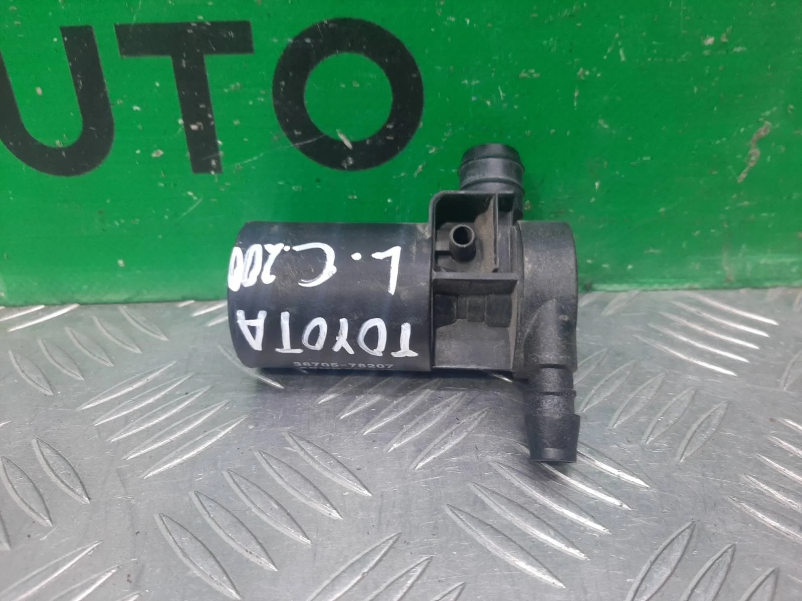 Насос фароомывателя Toyota Land Cruiser 2007-2021 8528030040 200