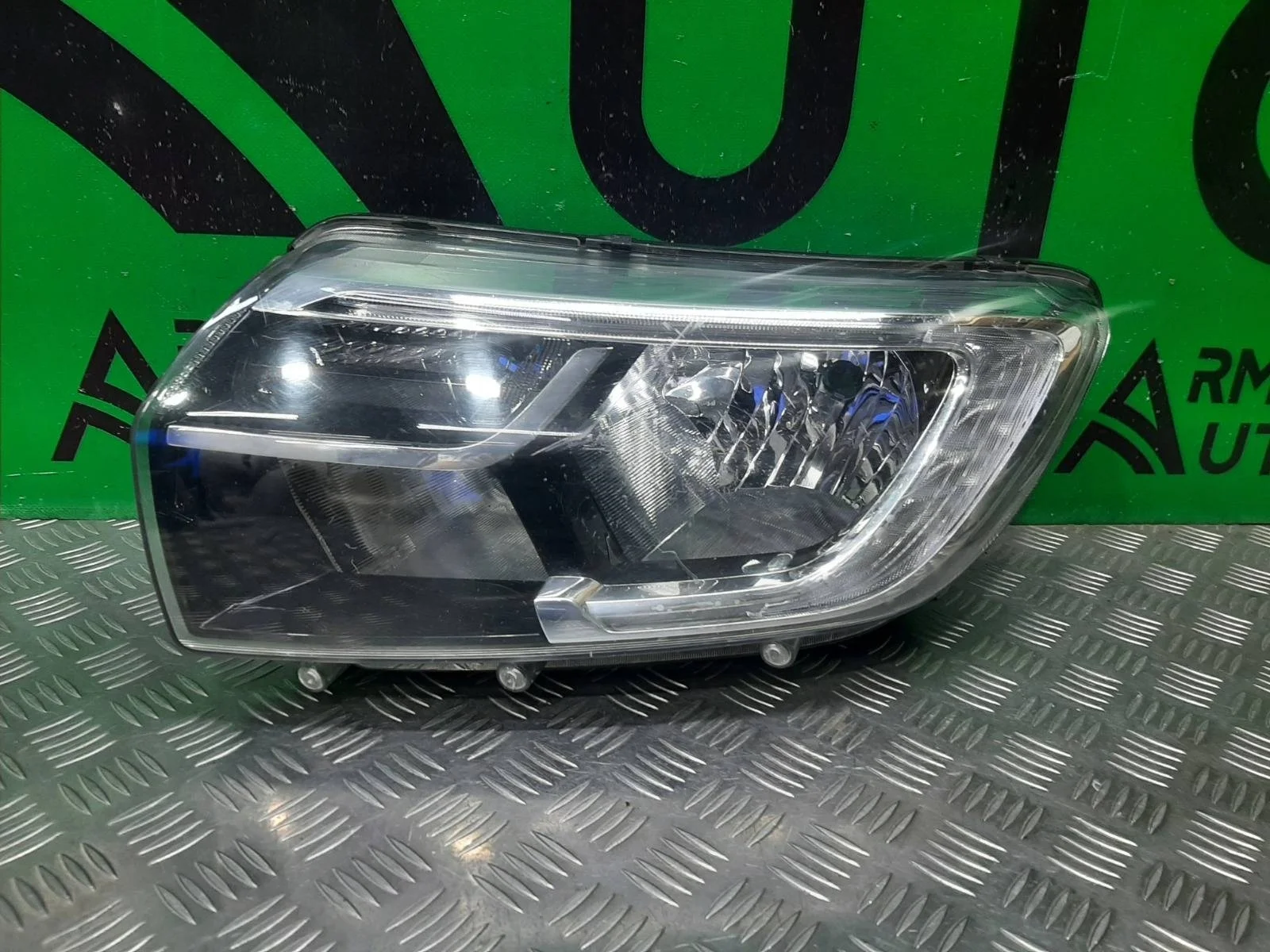 Фара Renault Logan 2018-2022 260601719R 2, левая