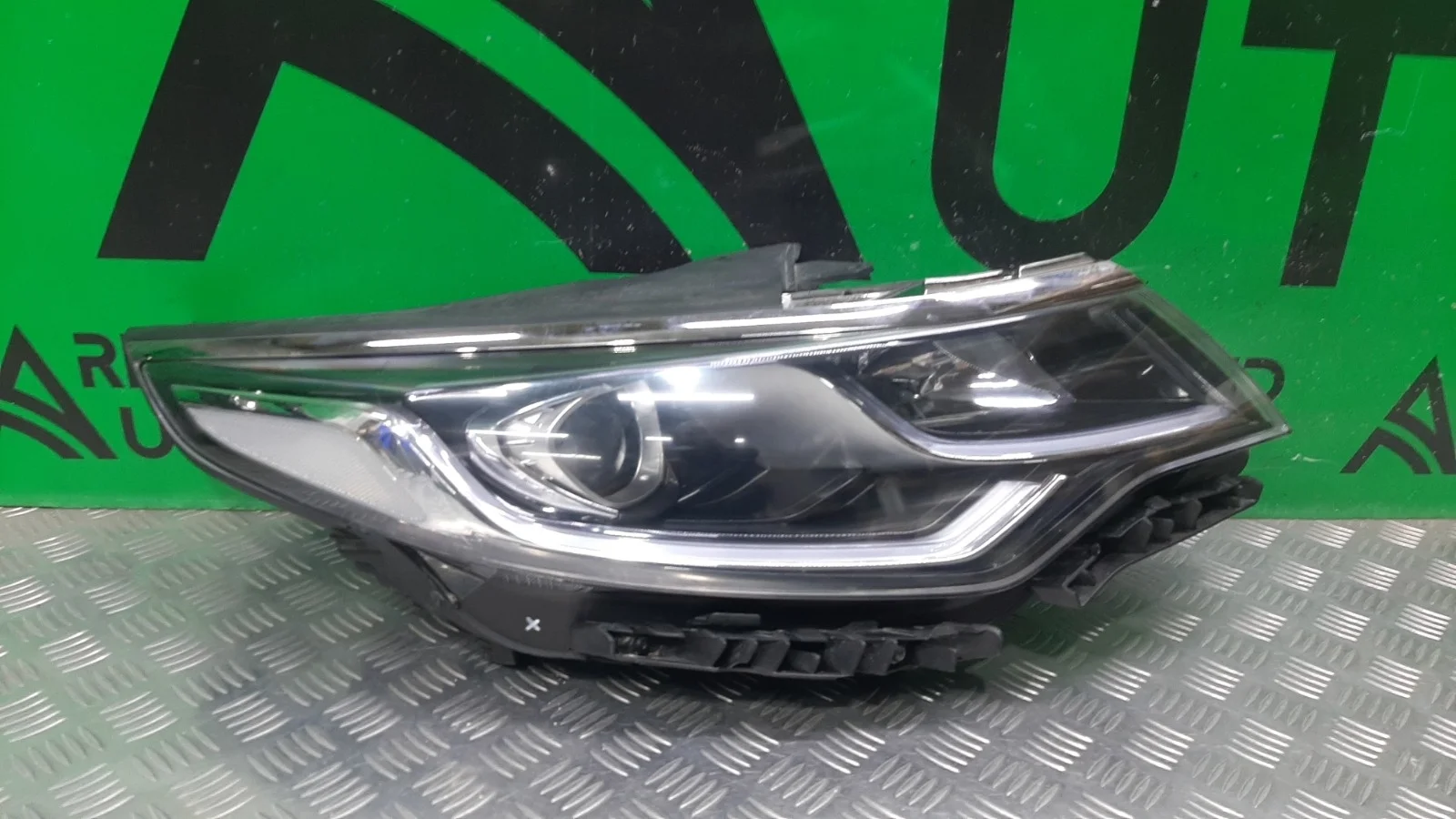 Фара Kia Optima 2018-2020 92102D4520 4 JF, правая