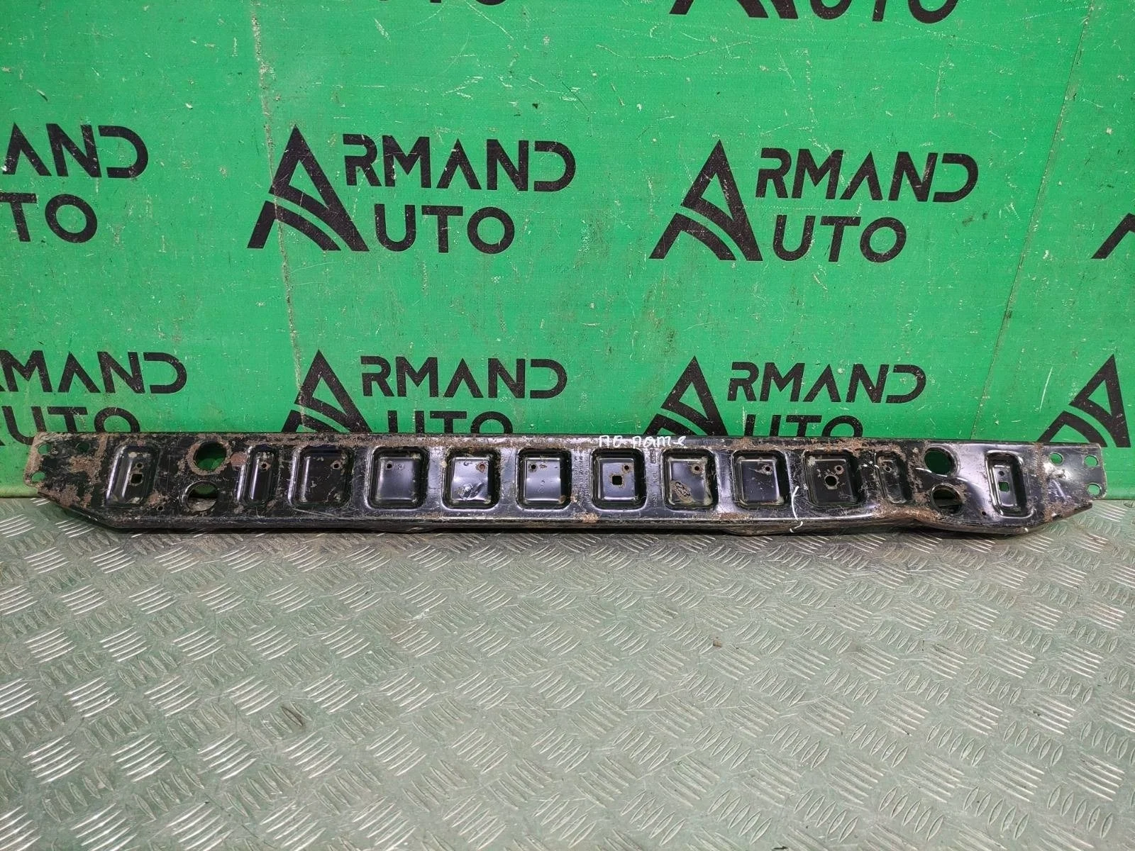 Кронштейн радиатора Land Rover Freelander 2006-2014 LR000929 2