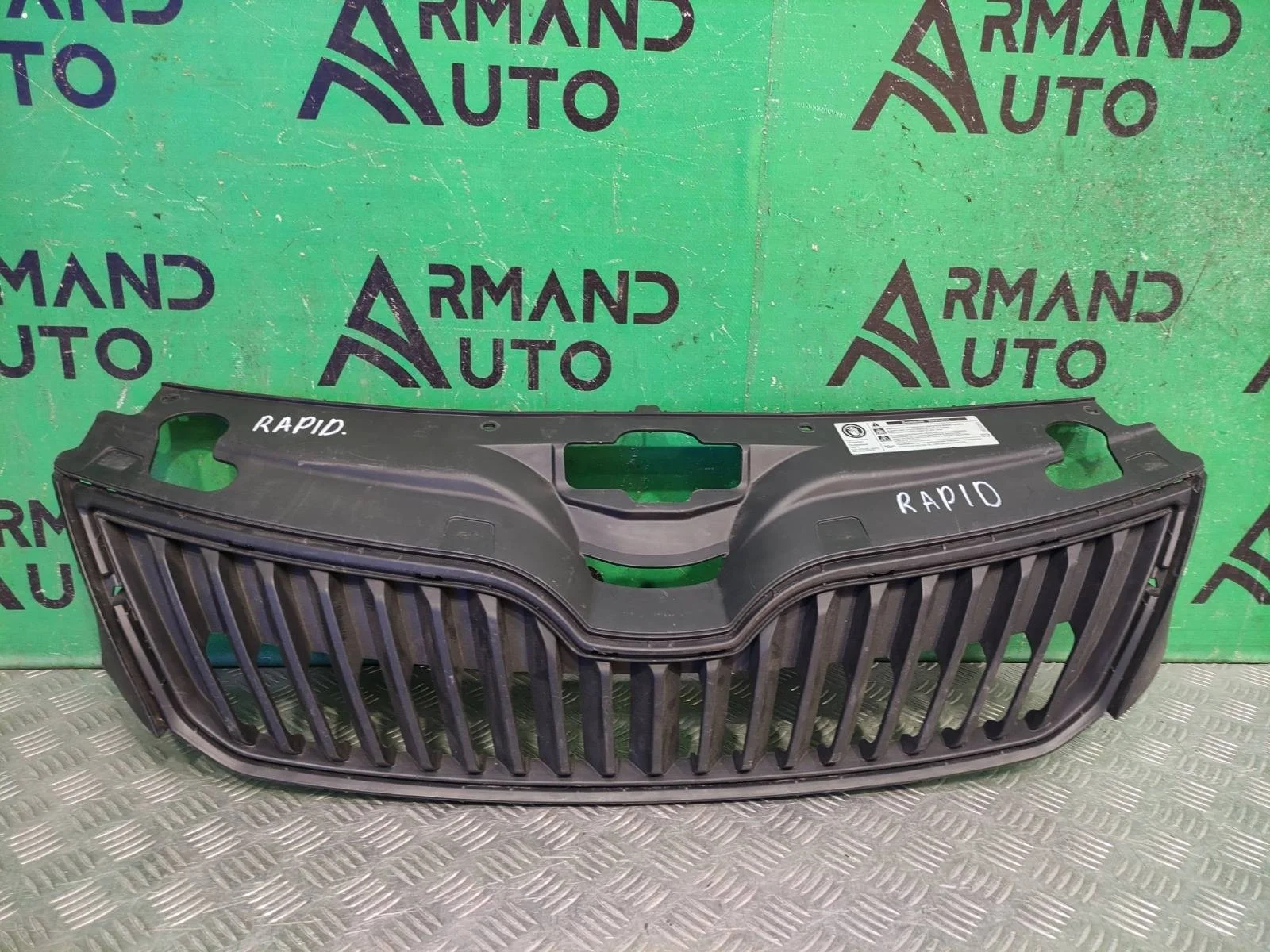 Решетка радиатора Skoda Rapid 2014-2020 5JA8536689B9 1