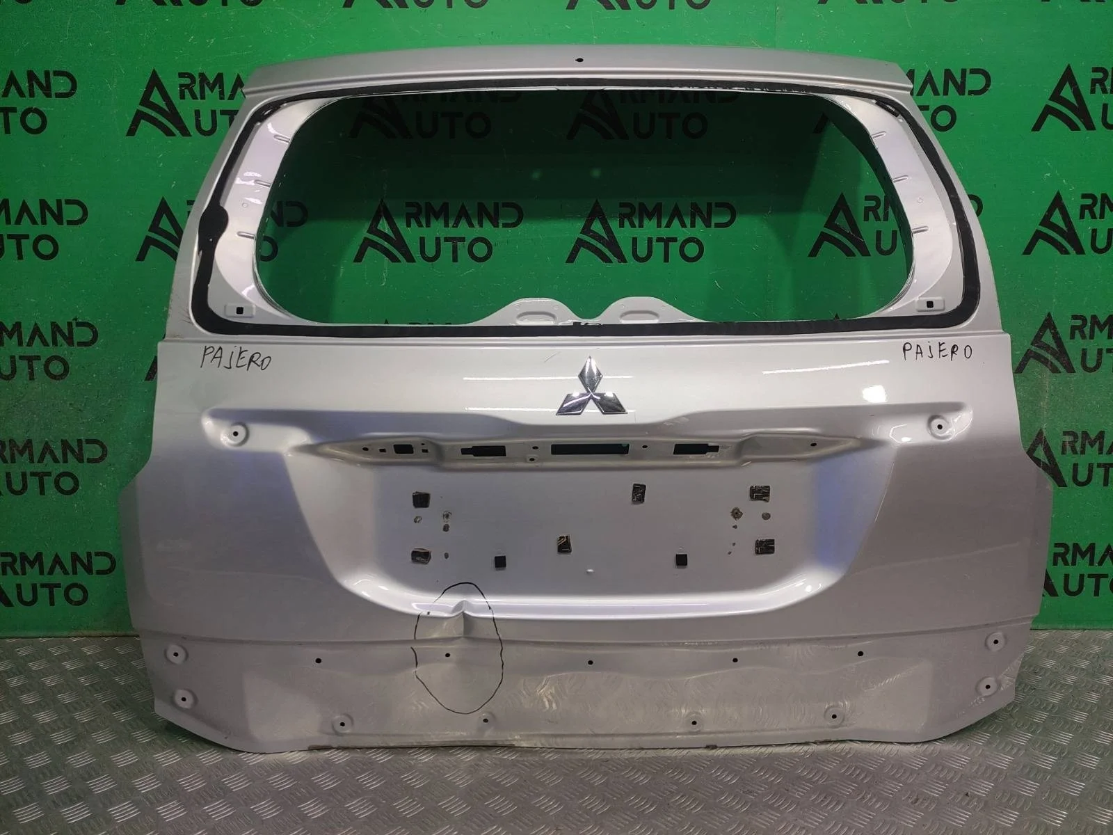 Дверь багажника Mitsubishi Pajero Sport 2015-2021 5801B684 3