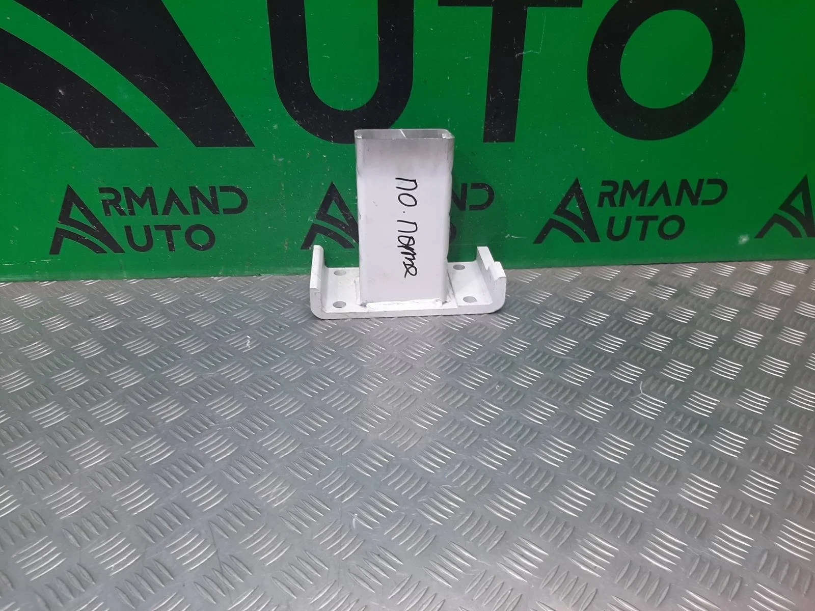 Кронштейн усилителя бампера Land Rover Range Rover 2012-2022 LR128131 4 L405, передний правый