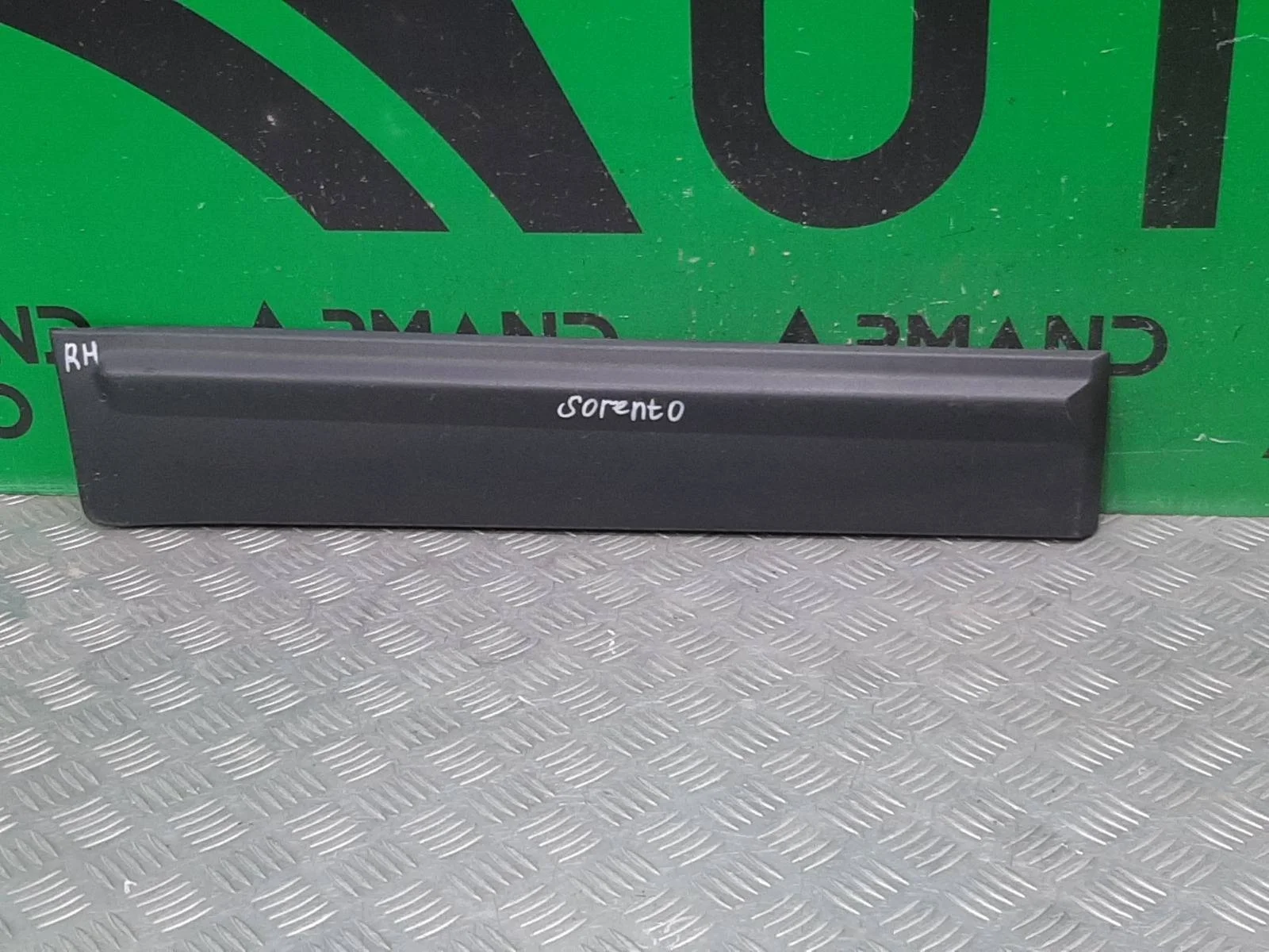 Молдинг двери KIA Sorento 2009-2019 877322P000 2 XM, задний правый