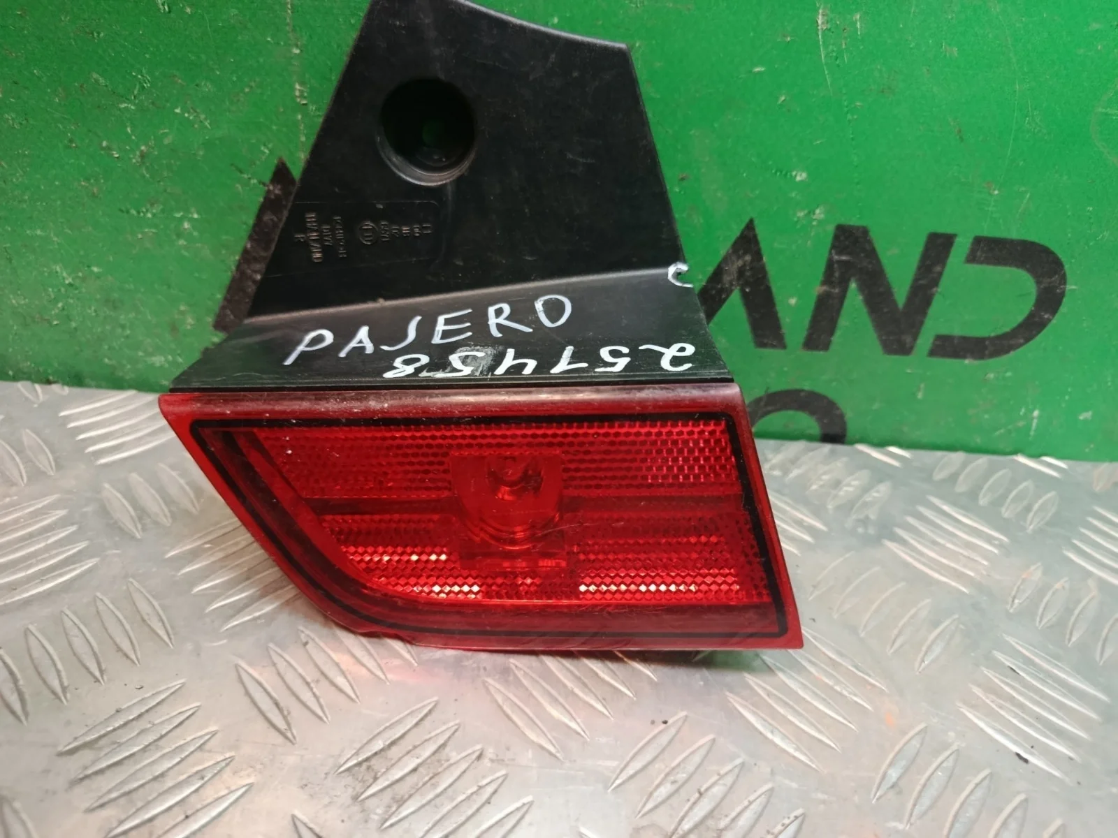 Фонарь противотуманный Mitsubishi Pajero Sport 2015-2021 8355A086 3, правый