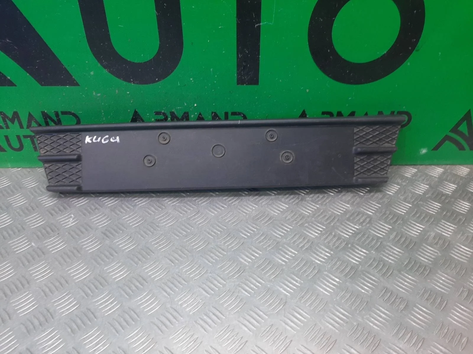 Площадка под Гос номер Ford Kuga 2012-2016 2054946 2 CBS, передняя