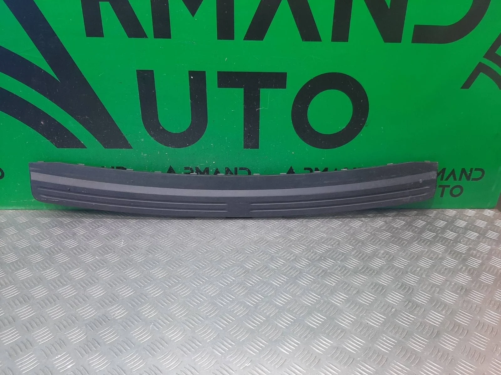 Накладка бампера верхняя Land Rover Freelander 2006-2014 LR005751 2, задняя