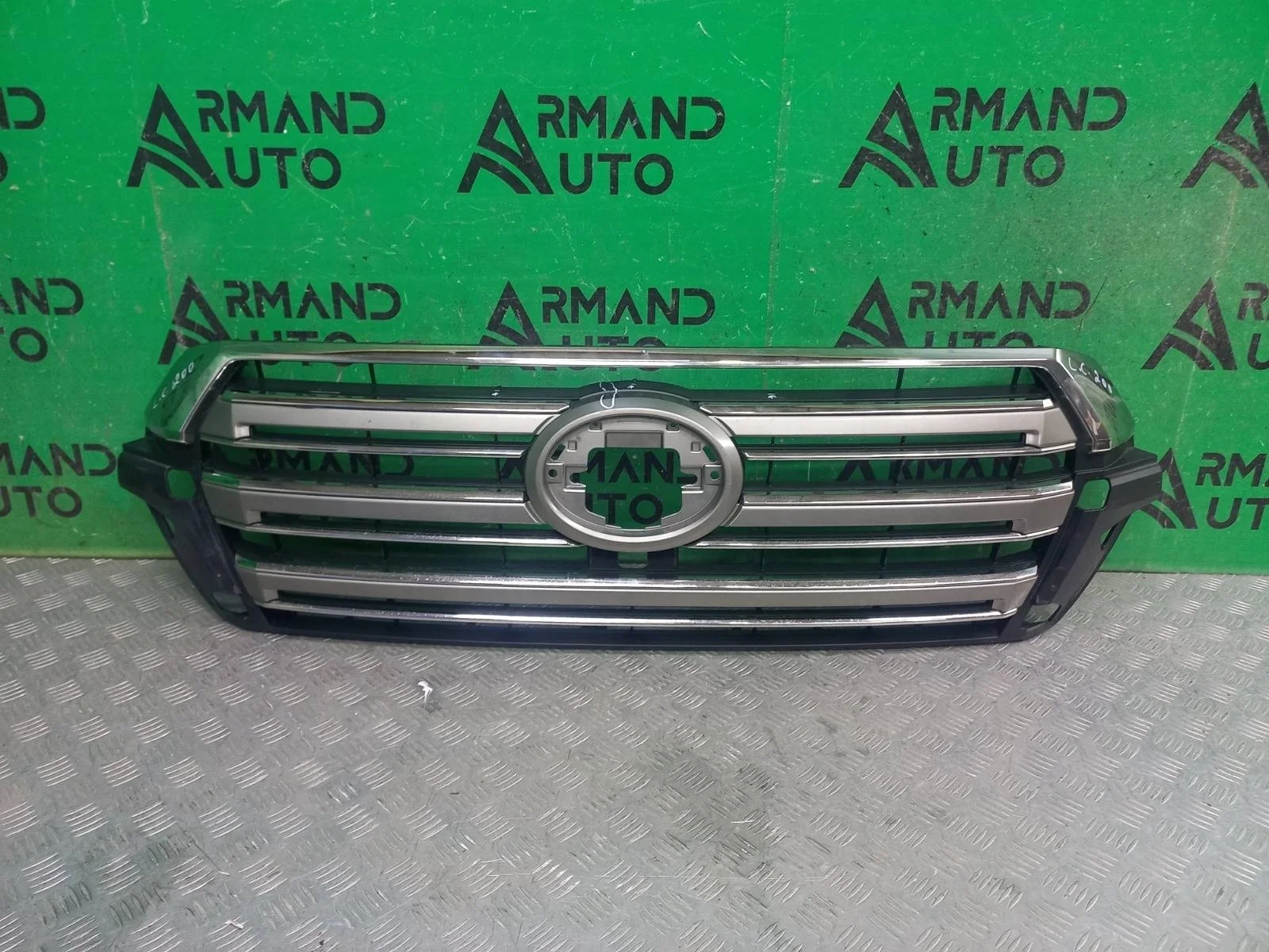 Решетка радиатора Toyota Land Cruiser 2015-2021 5310160939 200
