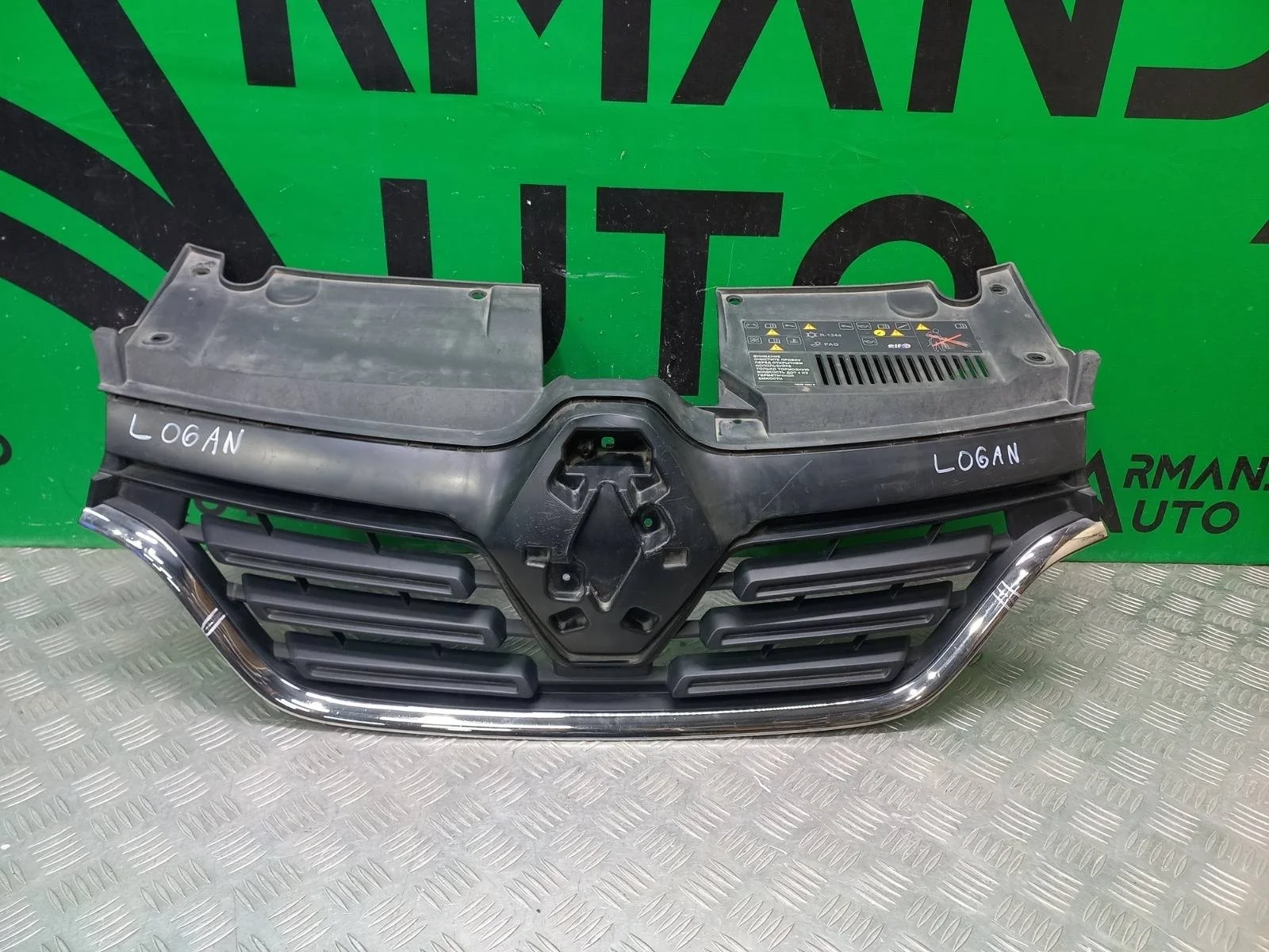 Решетка радиатора Renault Logan 2018-2022 623105887R 2