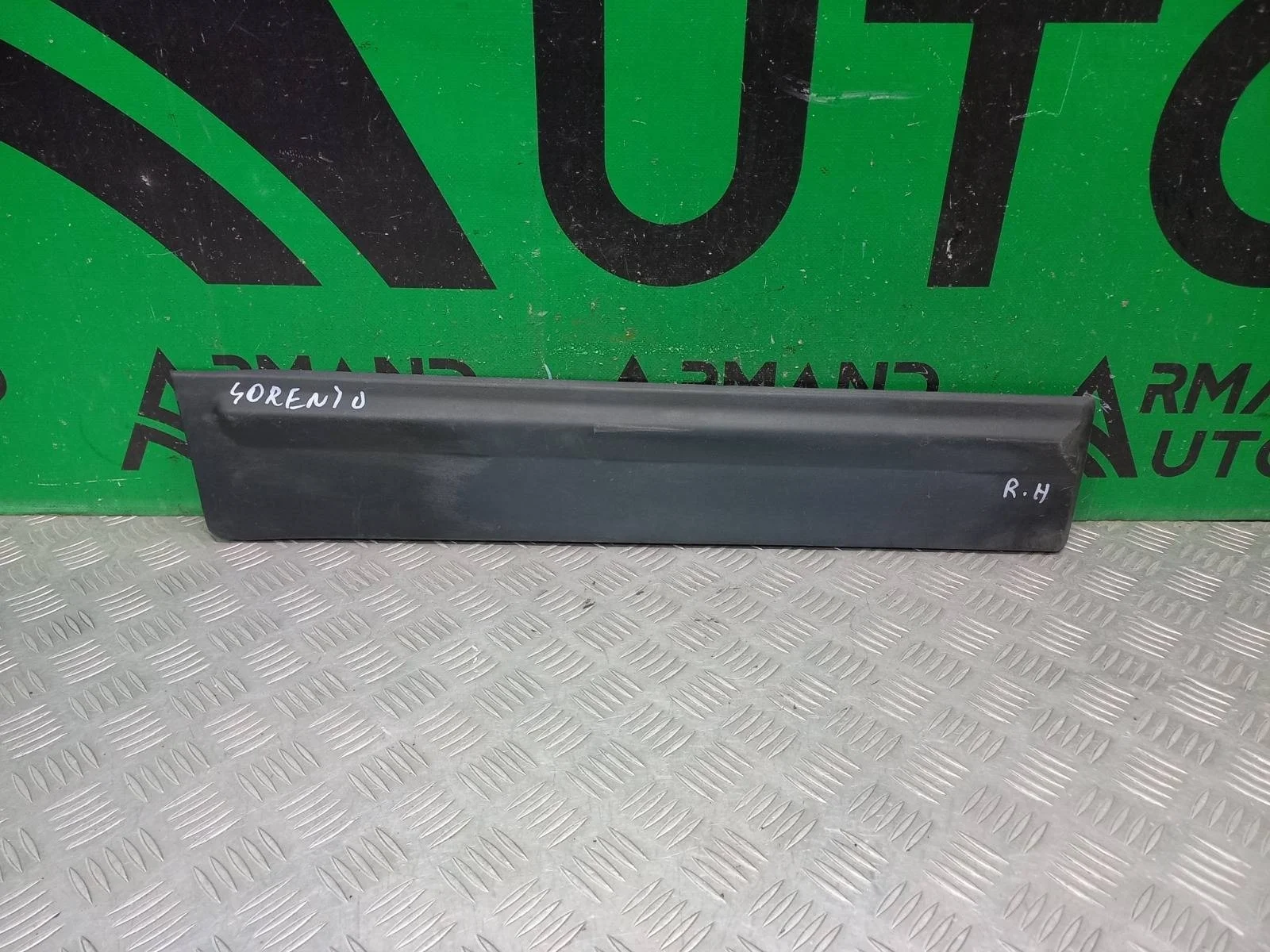 Молдинг двери Kia Sorento 2009-2019 877322P000 2 XM, задний правый
