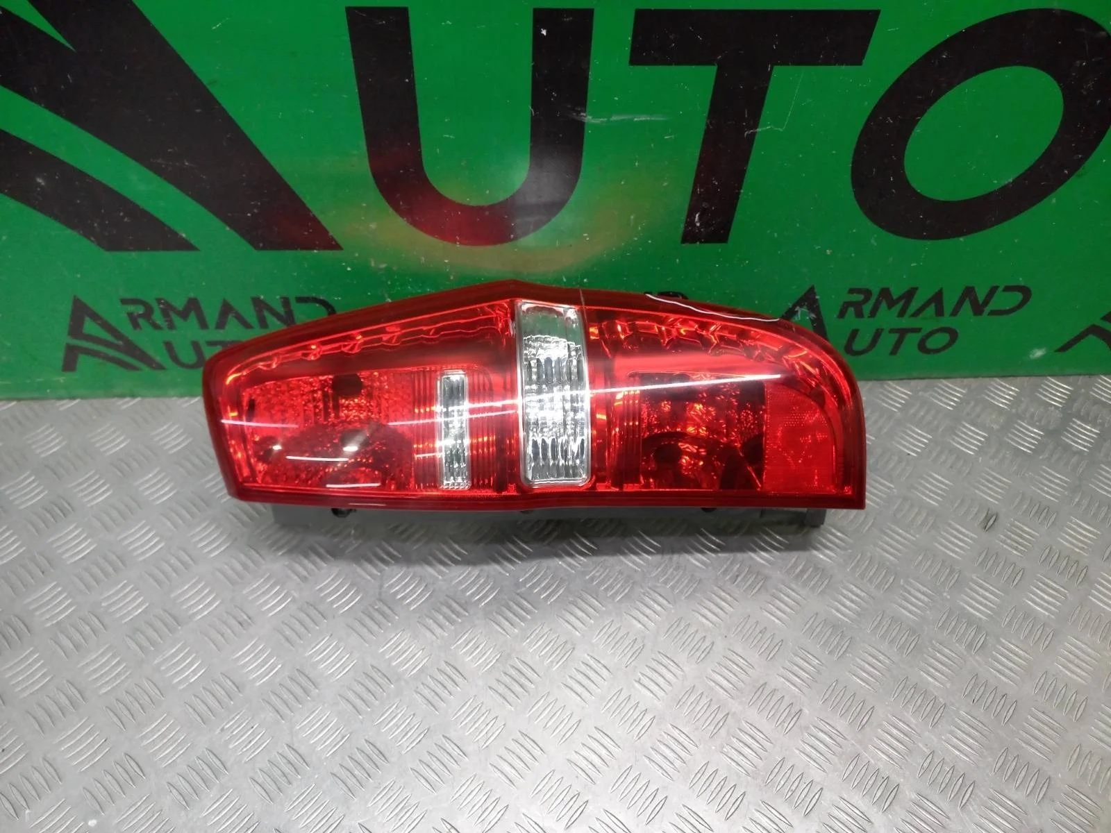 Фонарь Hyundai H1 2007-2021 924024H020 2, правый