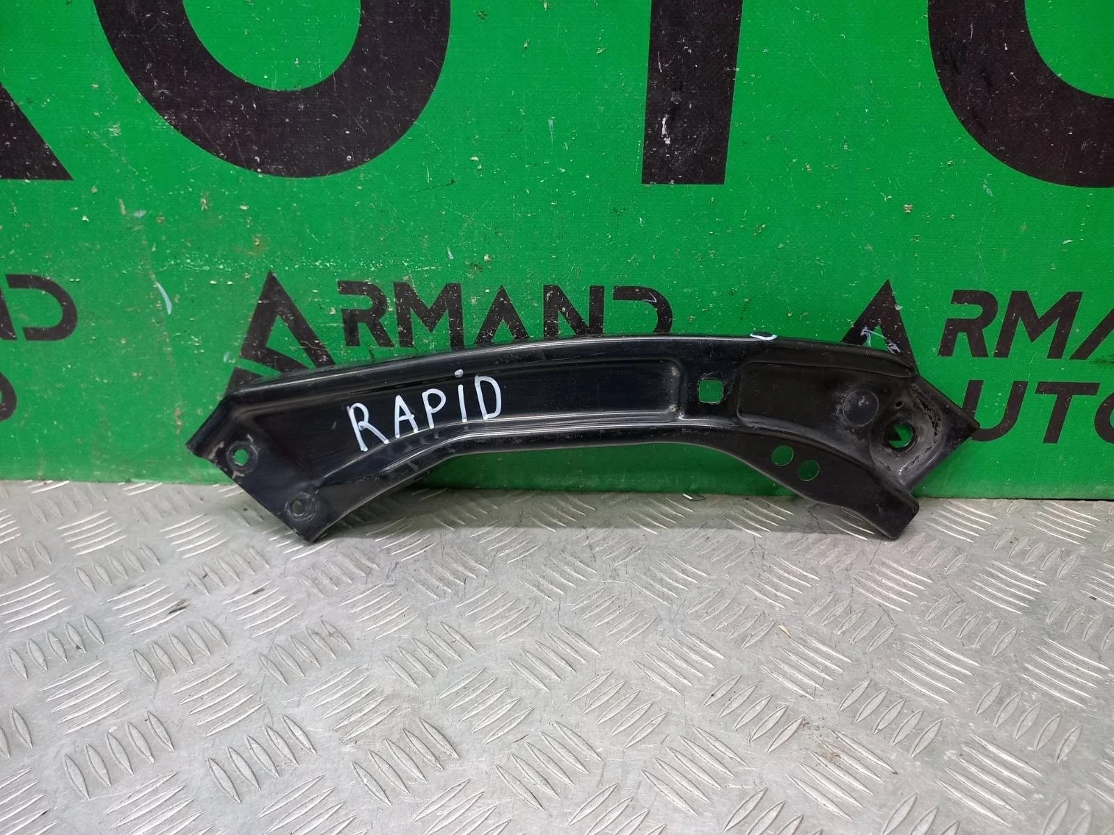 Кронштейн фары Skoda Rapid 2020-2023 60U805932A 2, правый