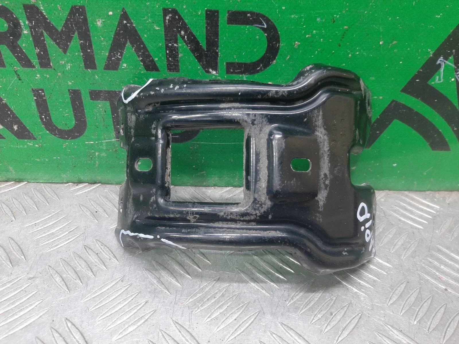Кронштейн замка капота Skoda Rapid 2020-2023 60U805567 2