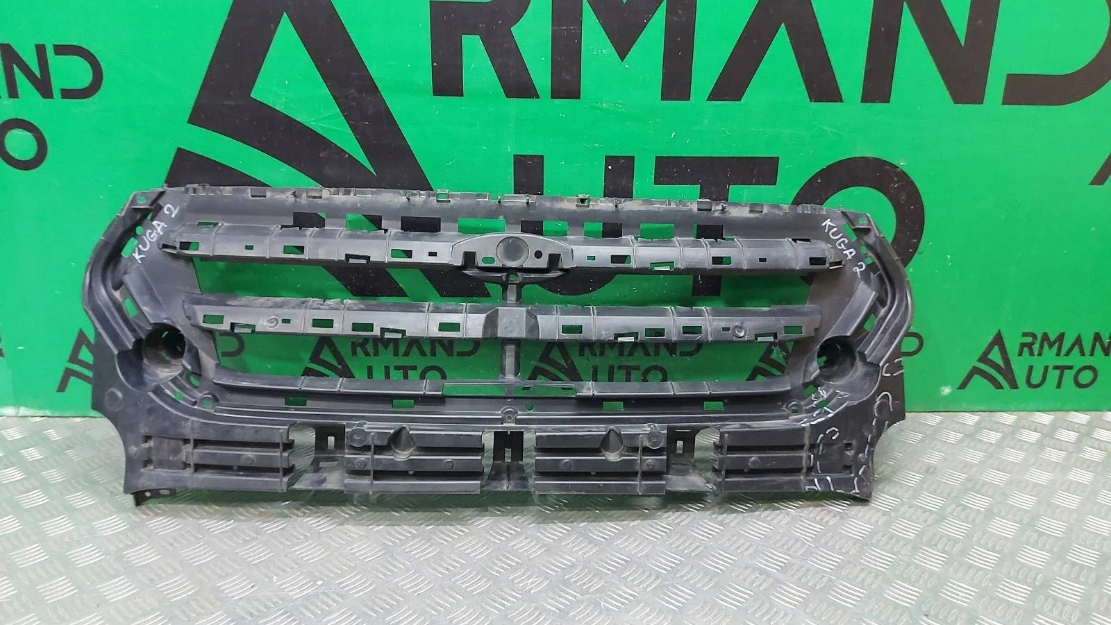 Кронштейн решетки радиатора Ford Kuga 2016-2019 2353535 2 CBS