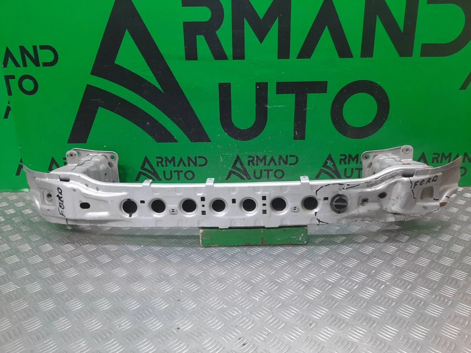 Усилитель бампера Ford Kuga 2012-2019 2437920 2 CBS, передний
