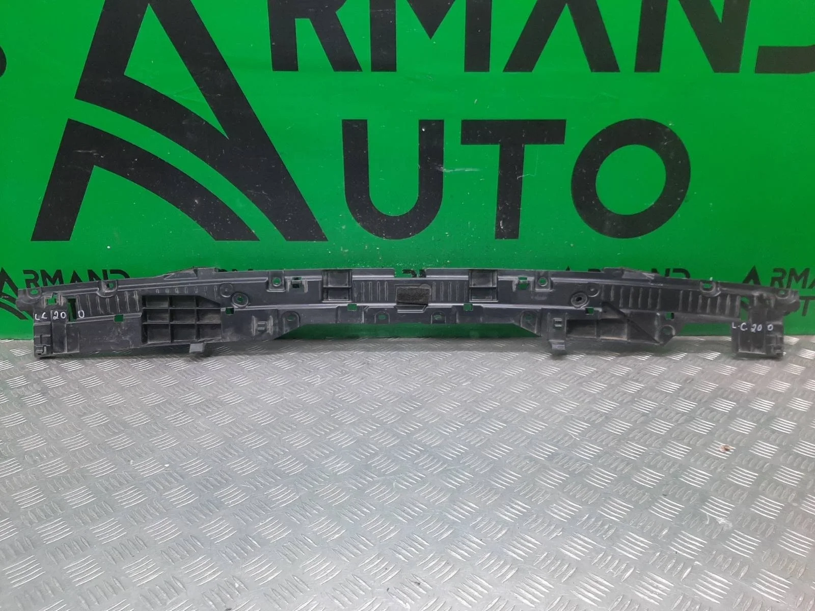 Кронштейн бампера Toyota Land Cruiser 2015-2021 5261560081 200, задний