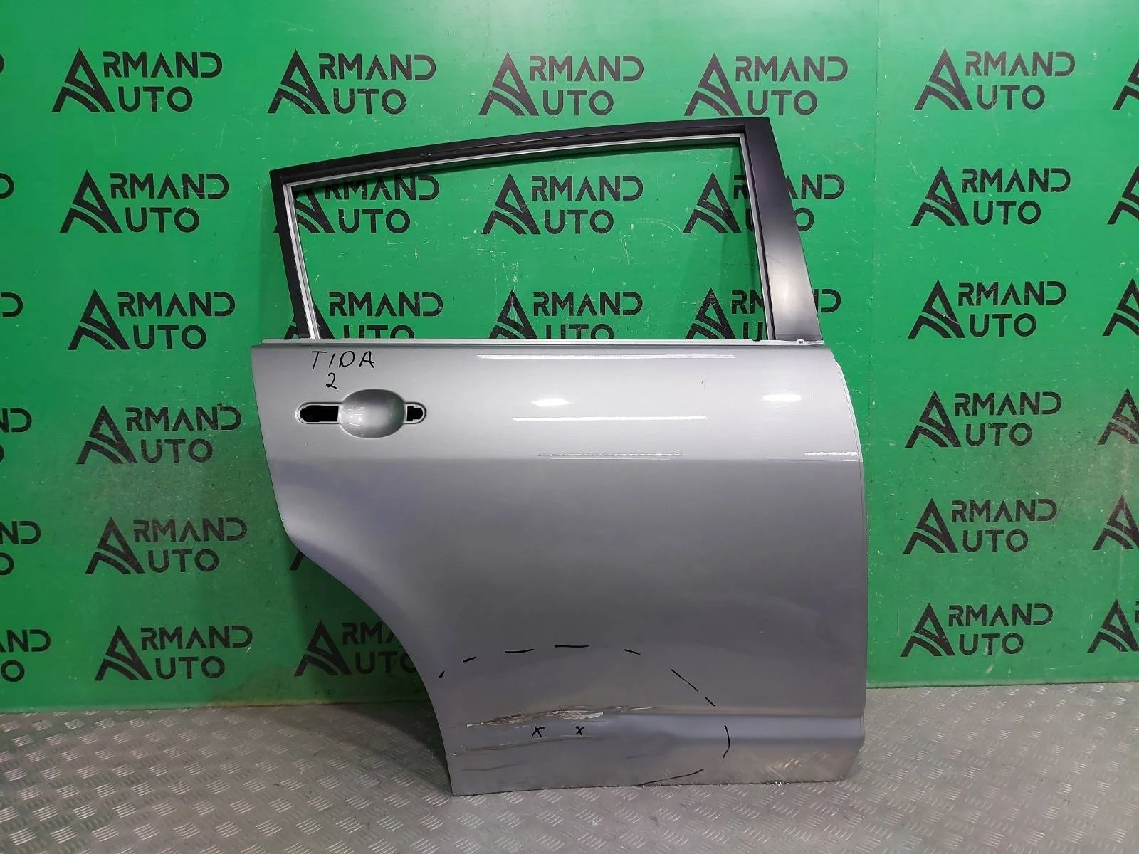 Дверь Nissan Tiida 2004-2014 82100EL030 C11, задняя правая