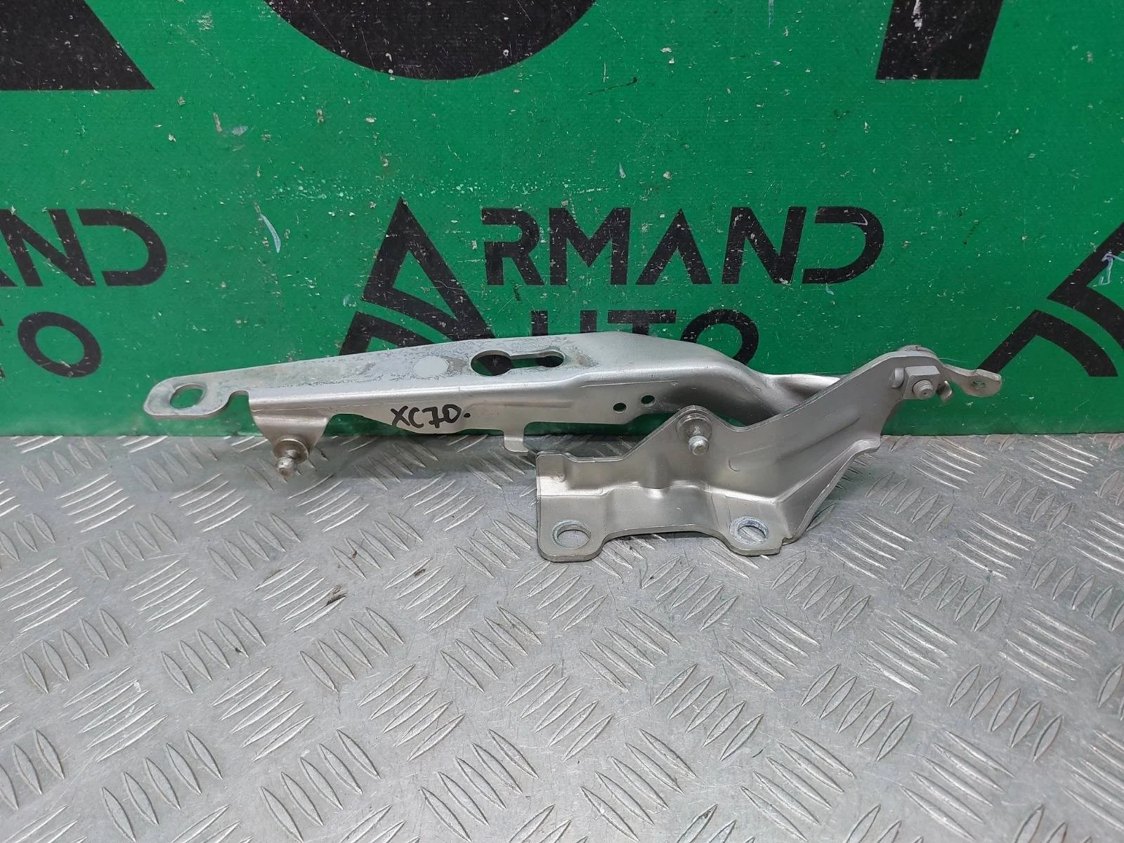 Петля капота Volvo XC70 2007-2016 31385810 2, левая