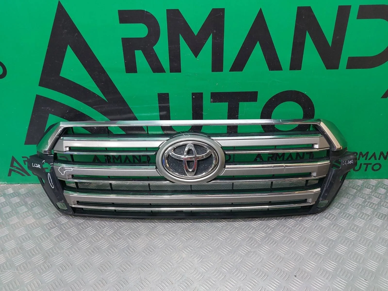 Решетка радиатора Toyota Land Cruiser 2015-2021 5310160939 200