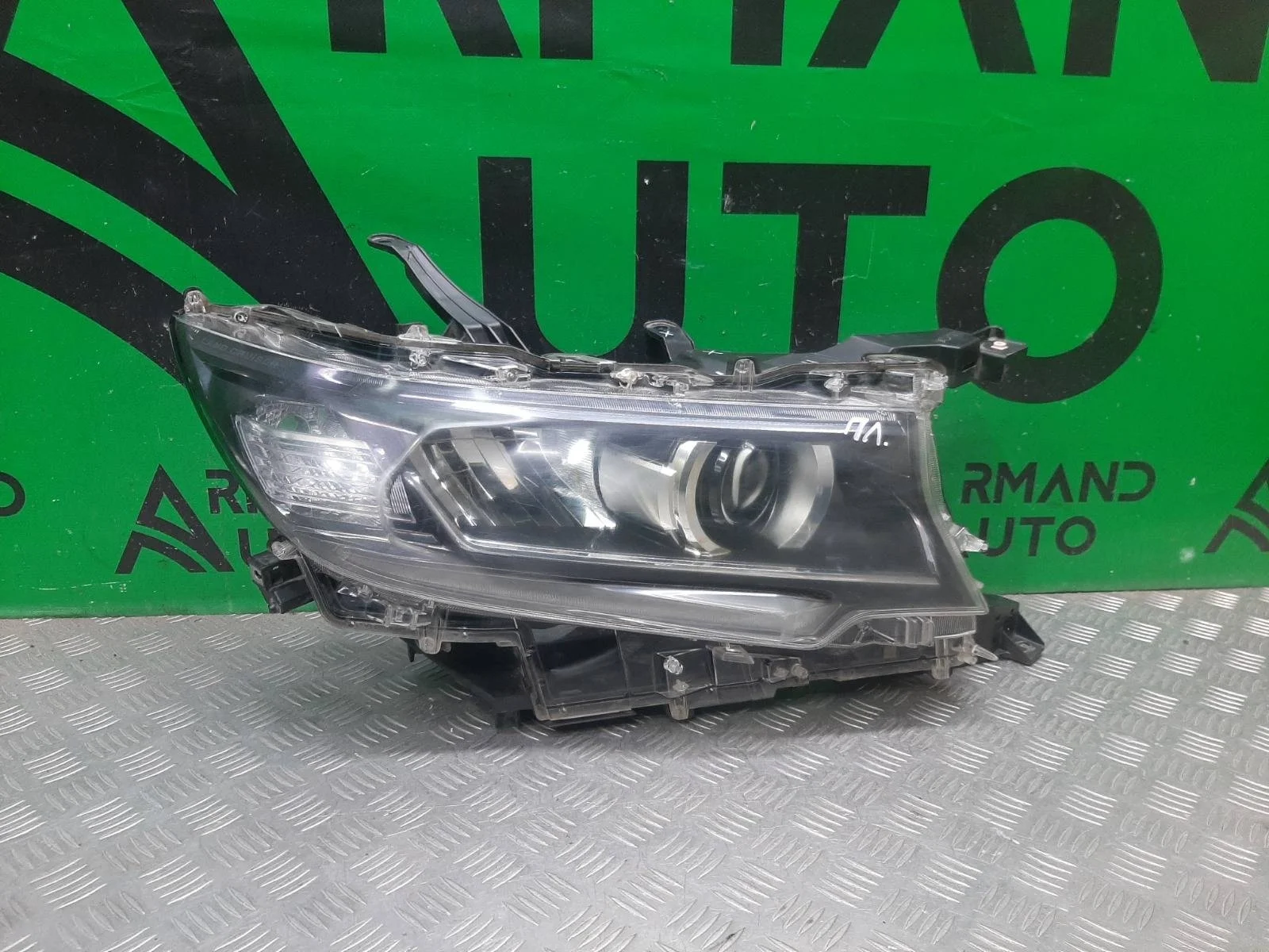 Фара Toyota Land Cruiser Prado 2017-2024 8114560N20 150, правая