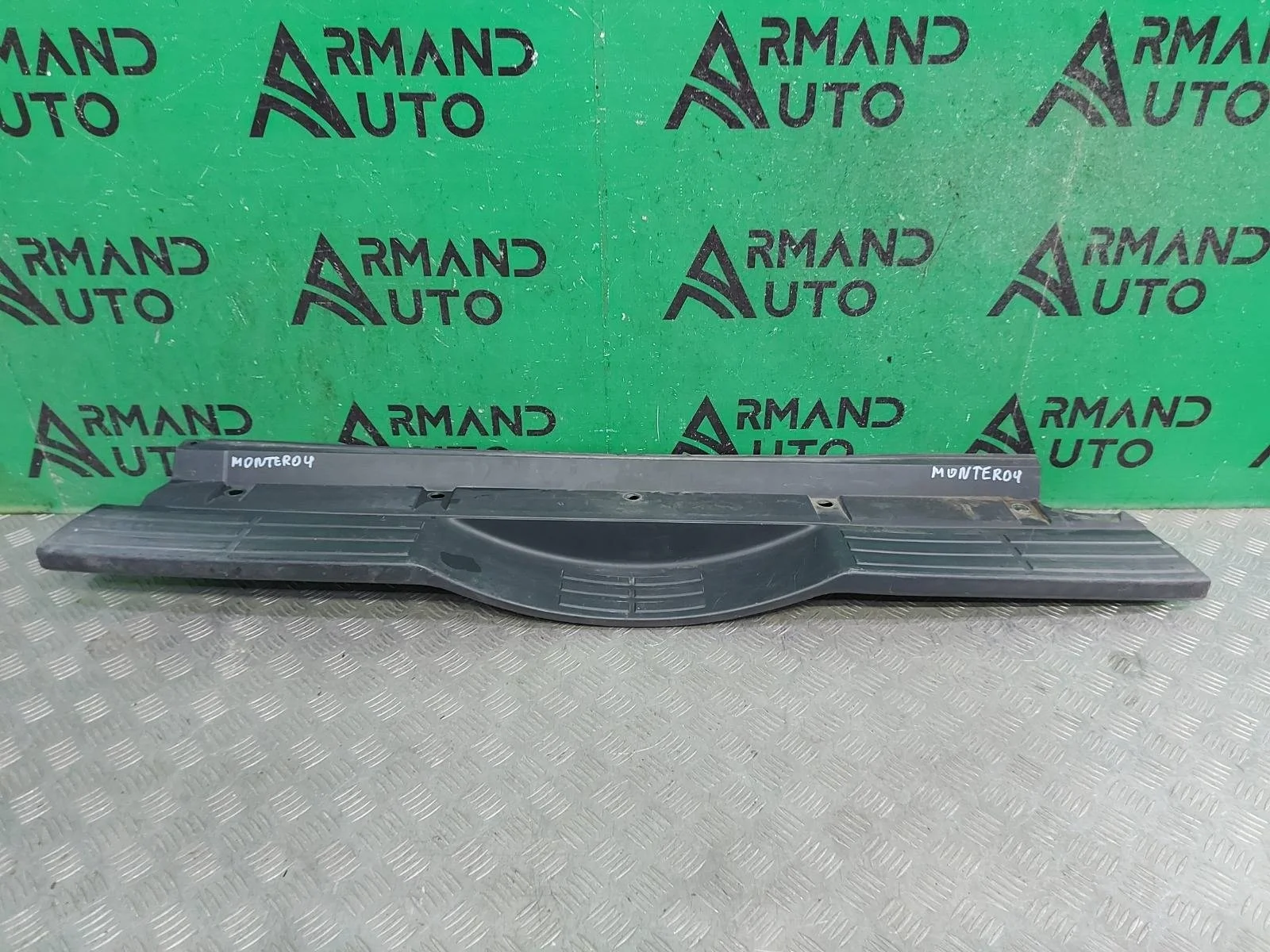 Накладка бампера верхняя Mitsubishi Pajero 2006-2022 6410A186 4, задняя