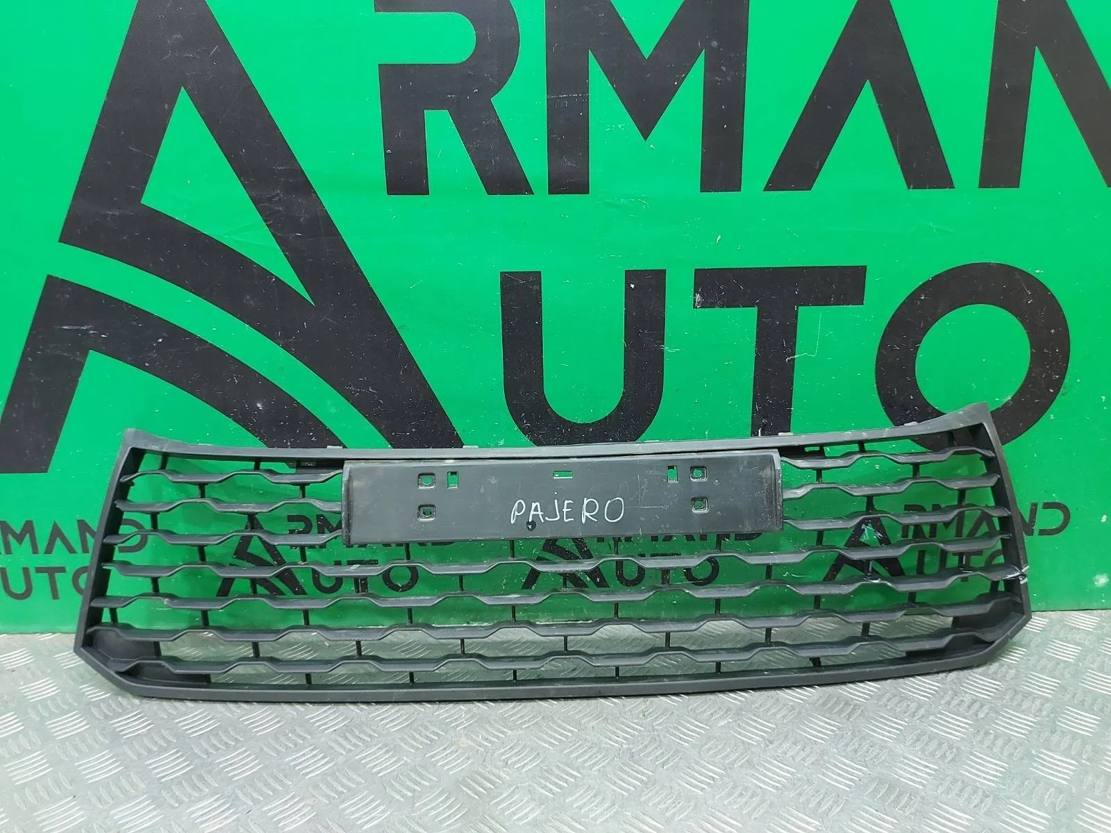 Решетка бампера Mitsubishi Pajero Sport 2015-2021 6402A373 3, передняя