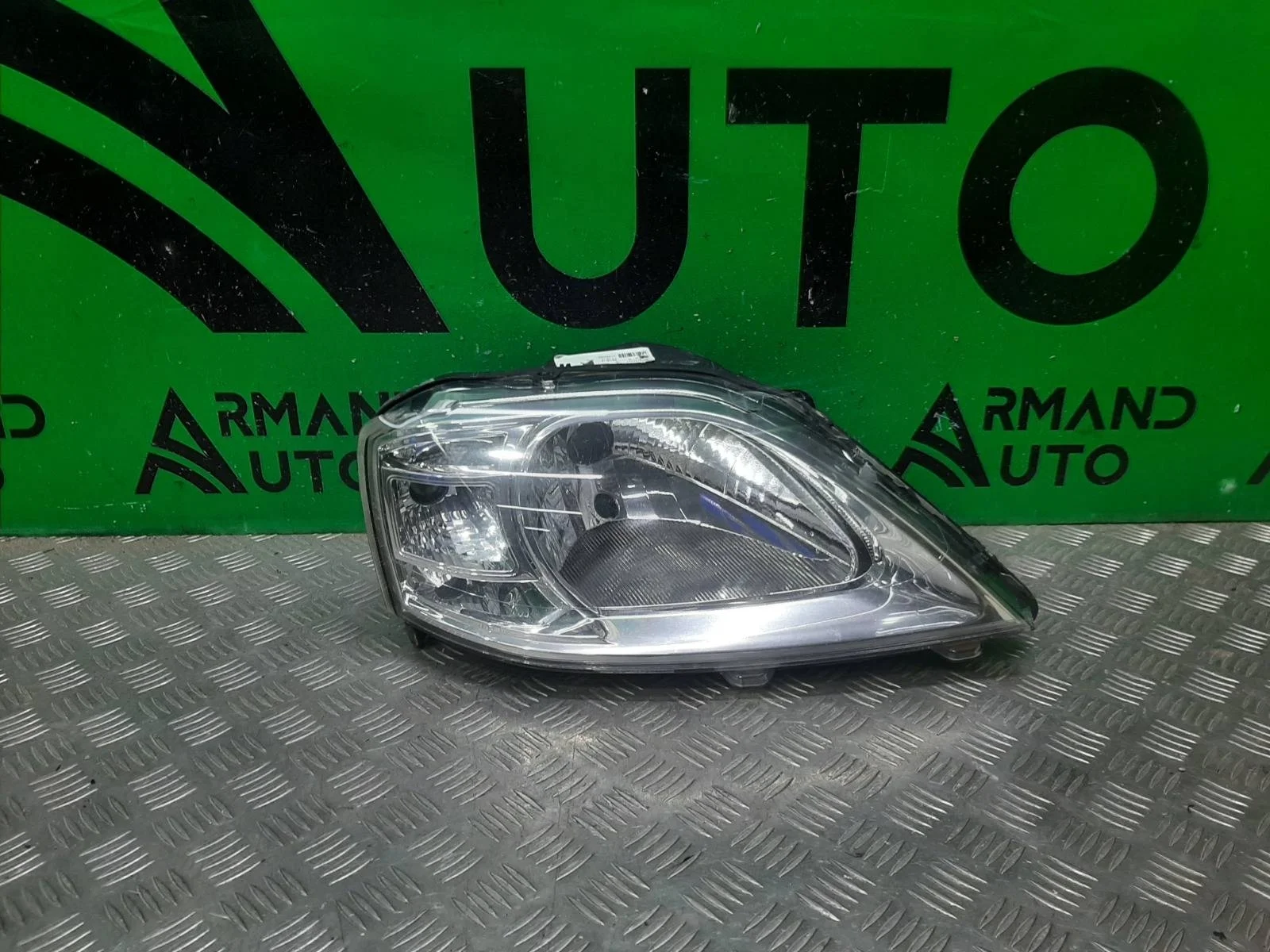 Фара Renault Logan 2009-2015 8200744754 1, правая