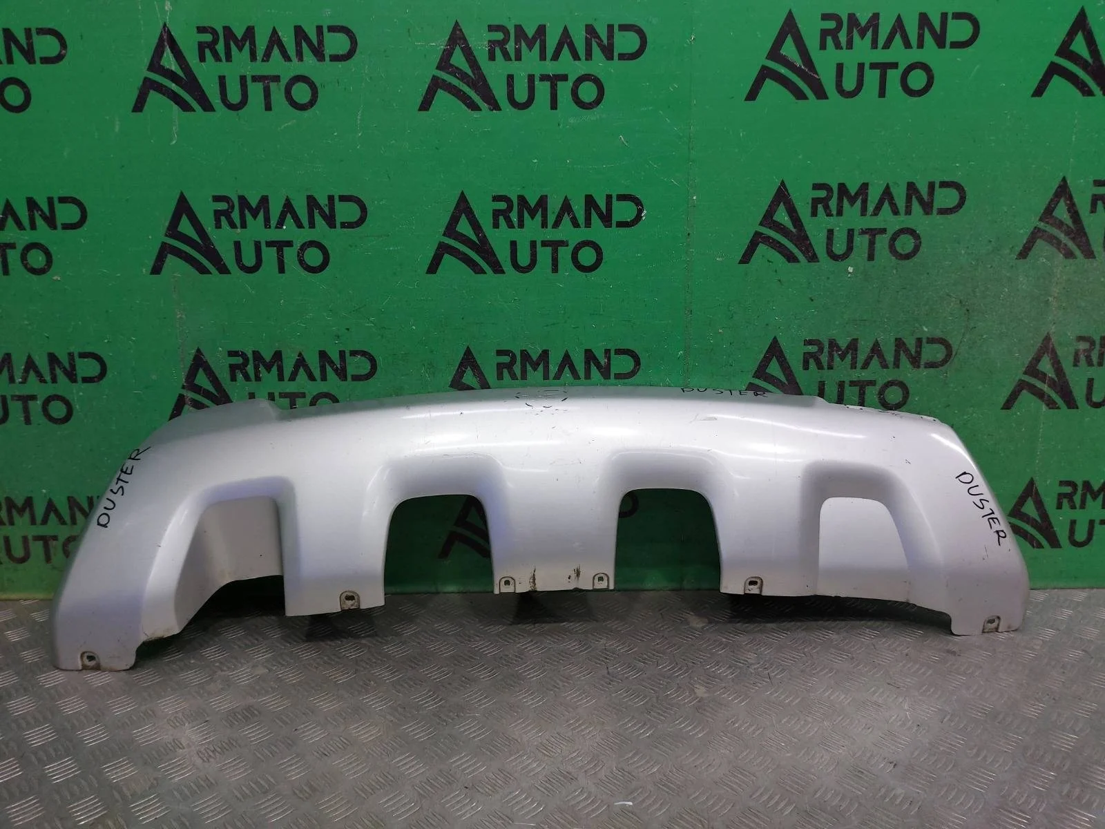 Накладка бампера Renault Duster 2015-2021 850706023R 1, задняя