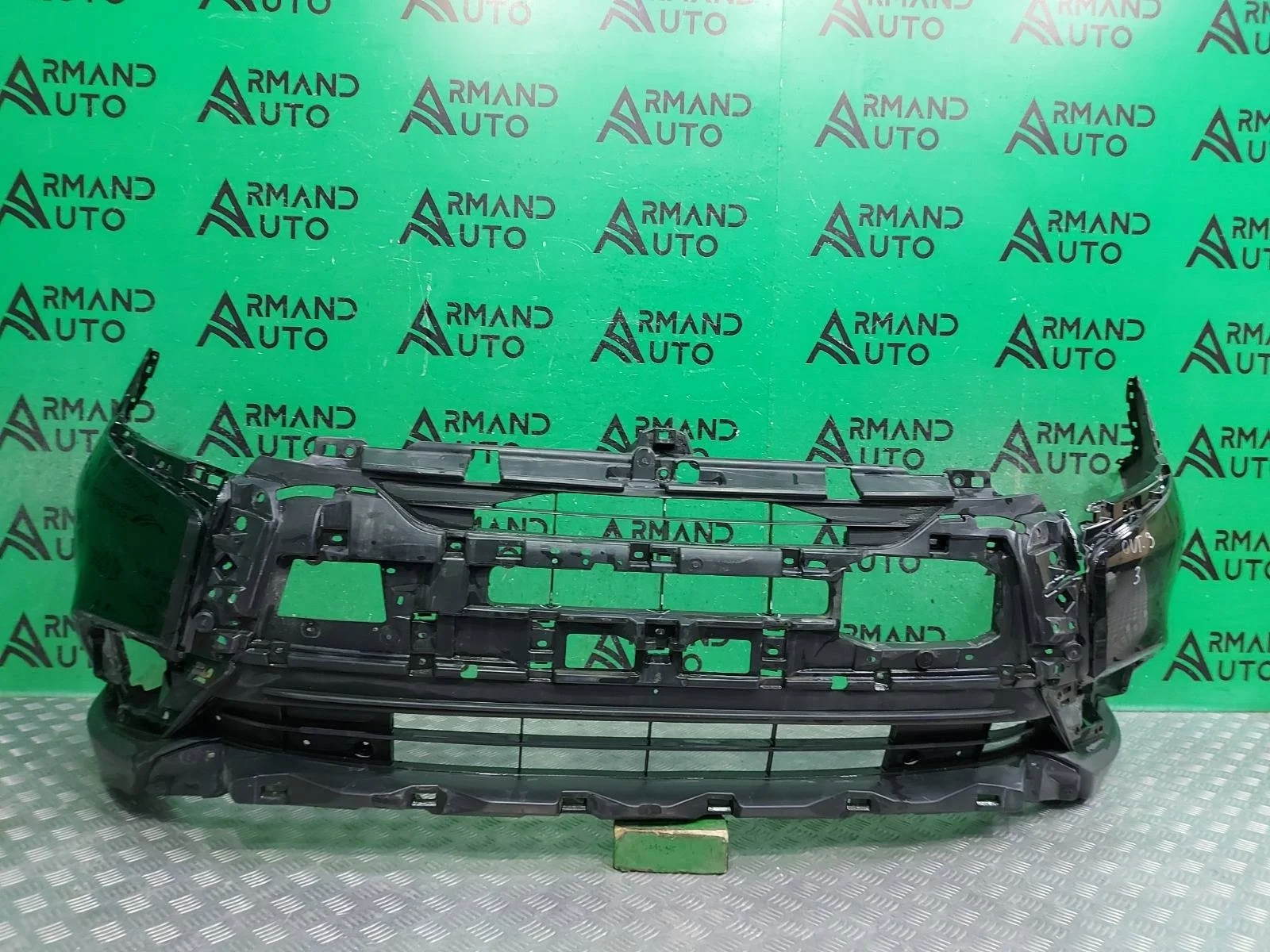 Бампер Mitsubishi Outlander 2018-2023 6400J474 3, передний