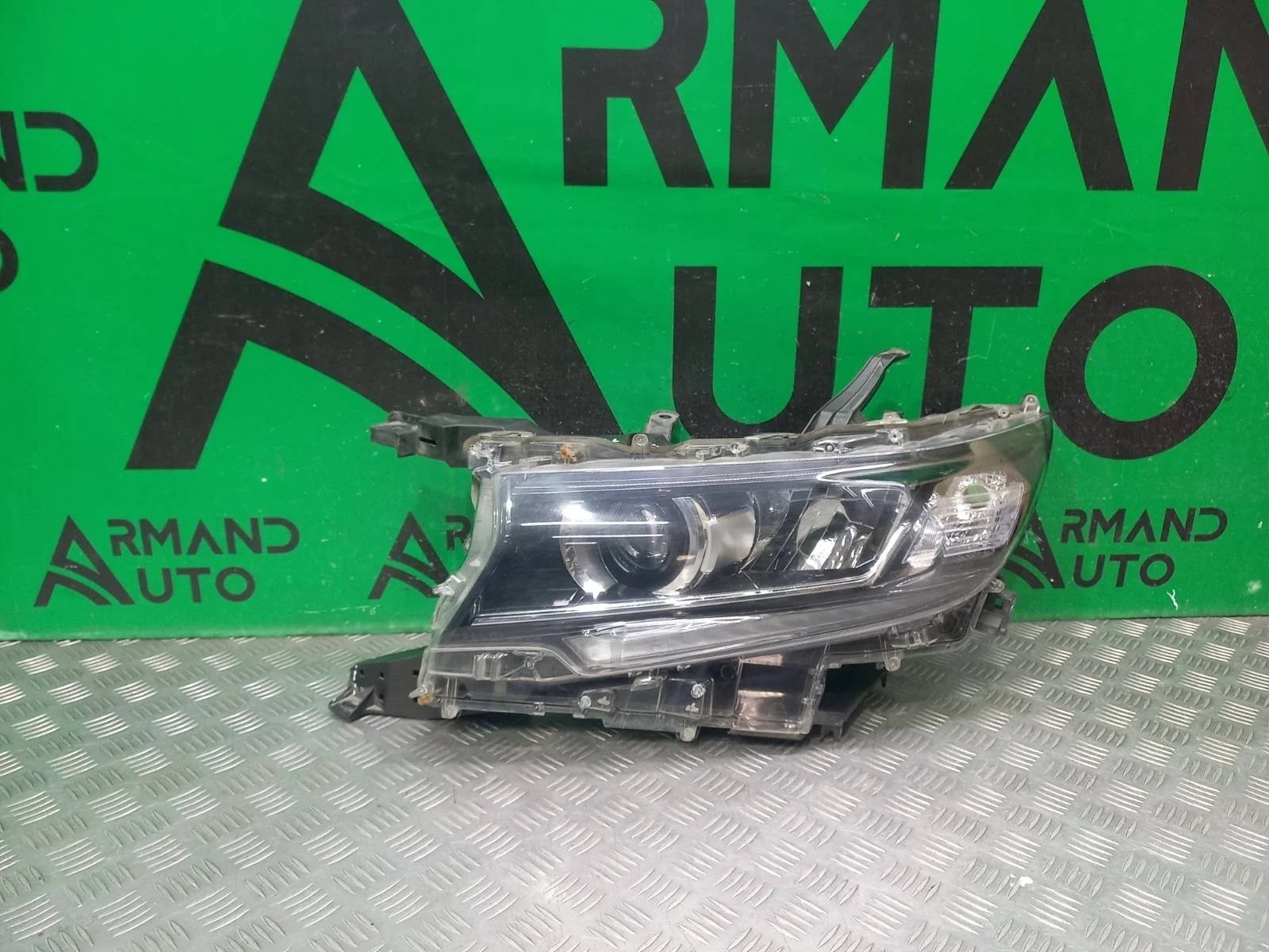 Фара Toyota Land Cruiser Prado 2017-2024 8118560N20 150, левая