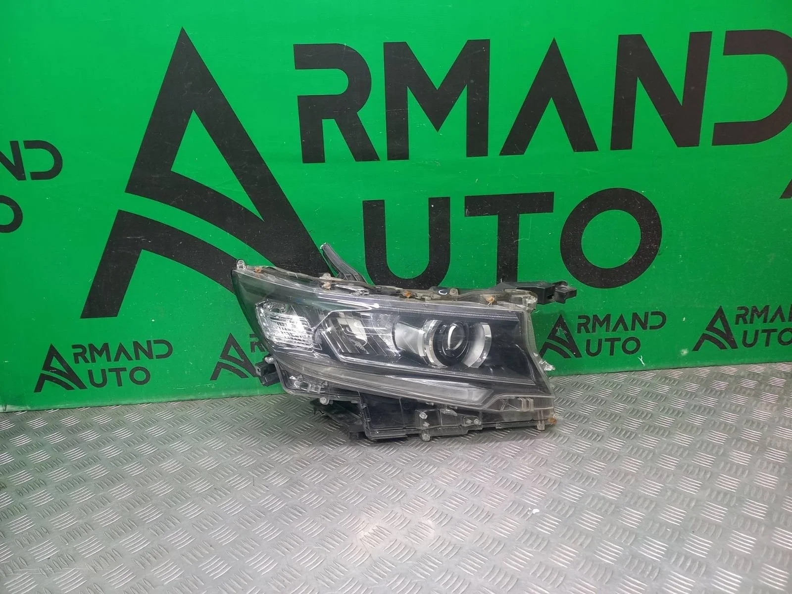 Фара Toyota Land Cruiser Prado 2017-2024 8114560N20 150, правая