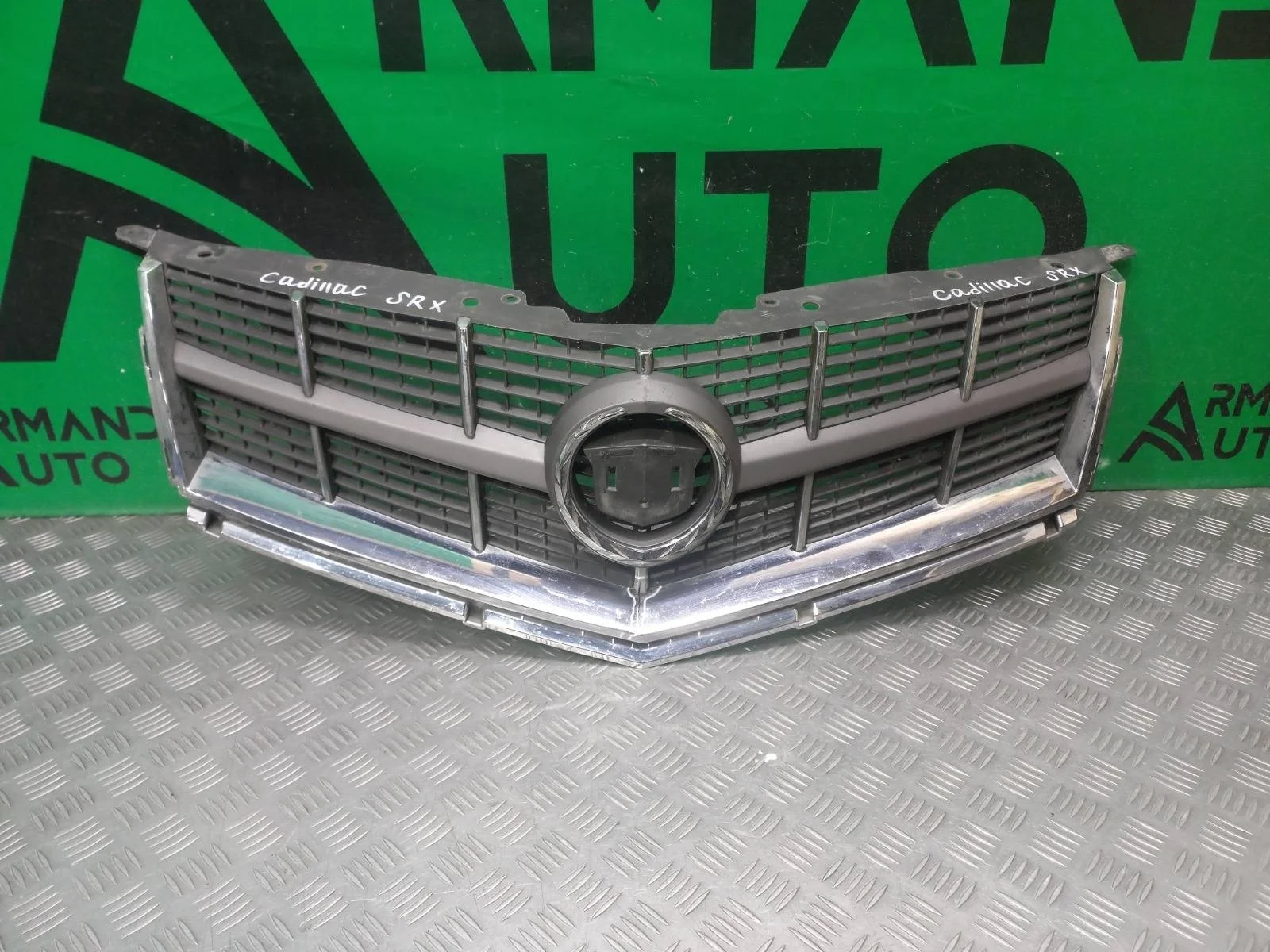 Решетка радиатора Cadillac SRX 2009-2012 25778321 2